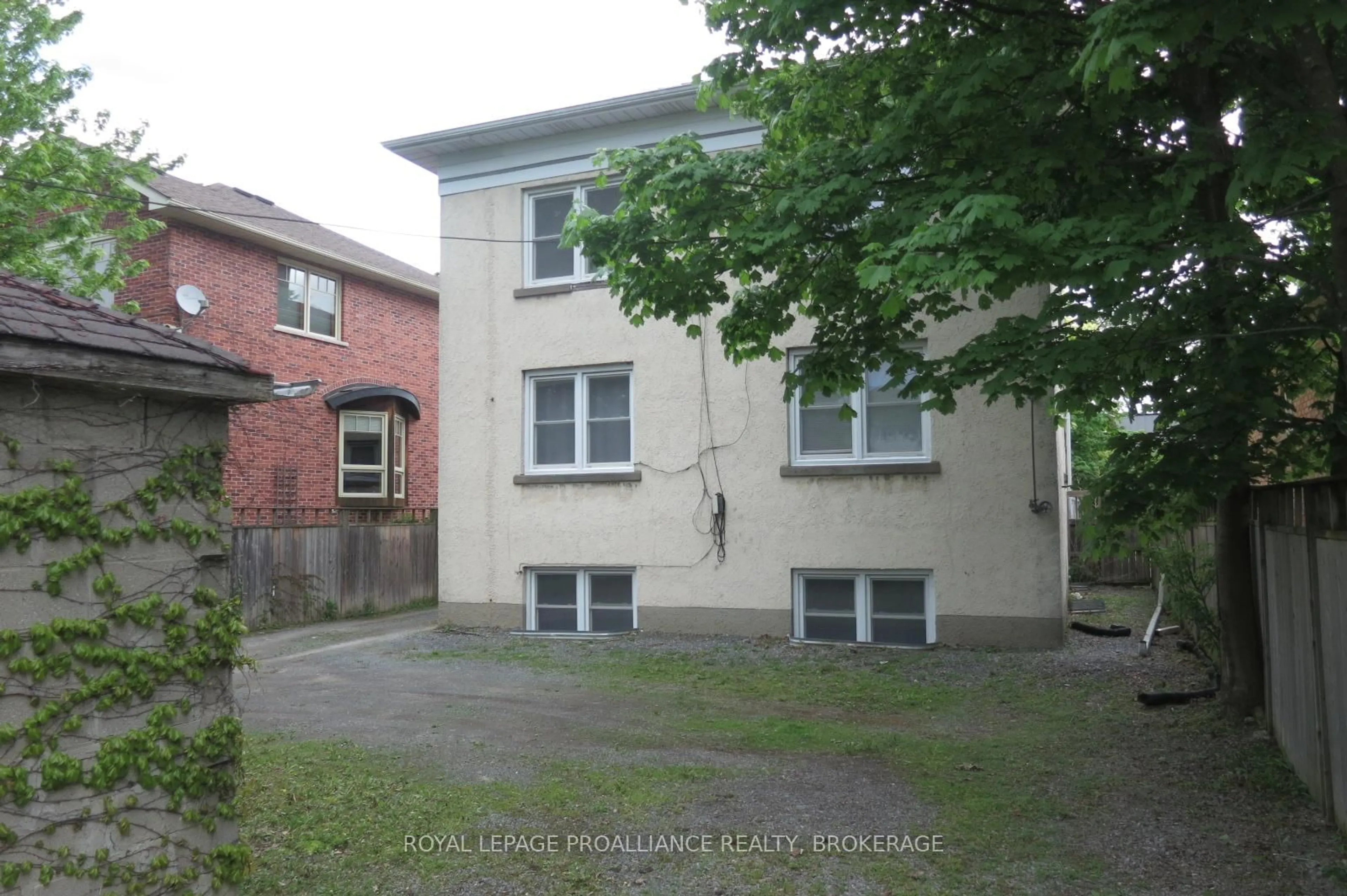 Unknown for 418 College St, Kingston Ontario K7L 4M7