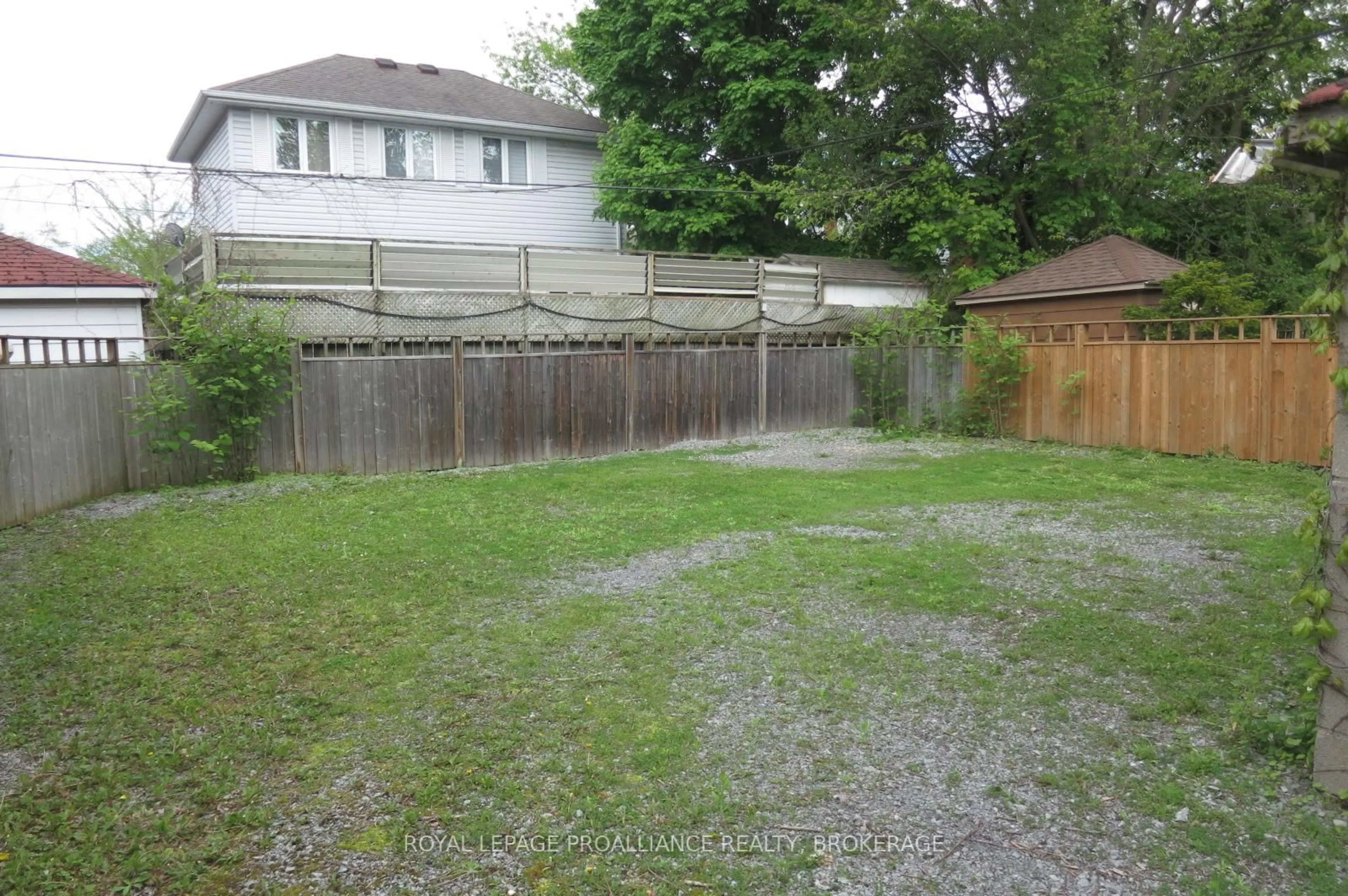 Unknown for 418 College St, Kingston Ontario K7L 4M7