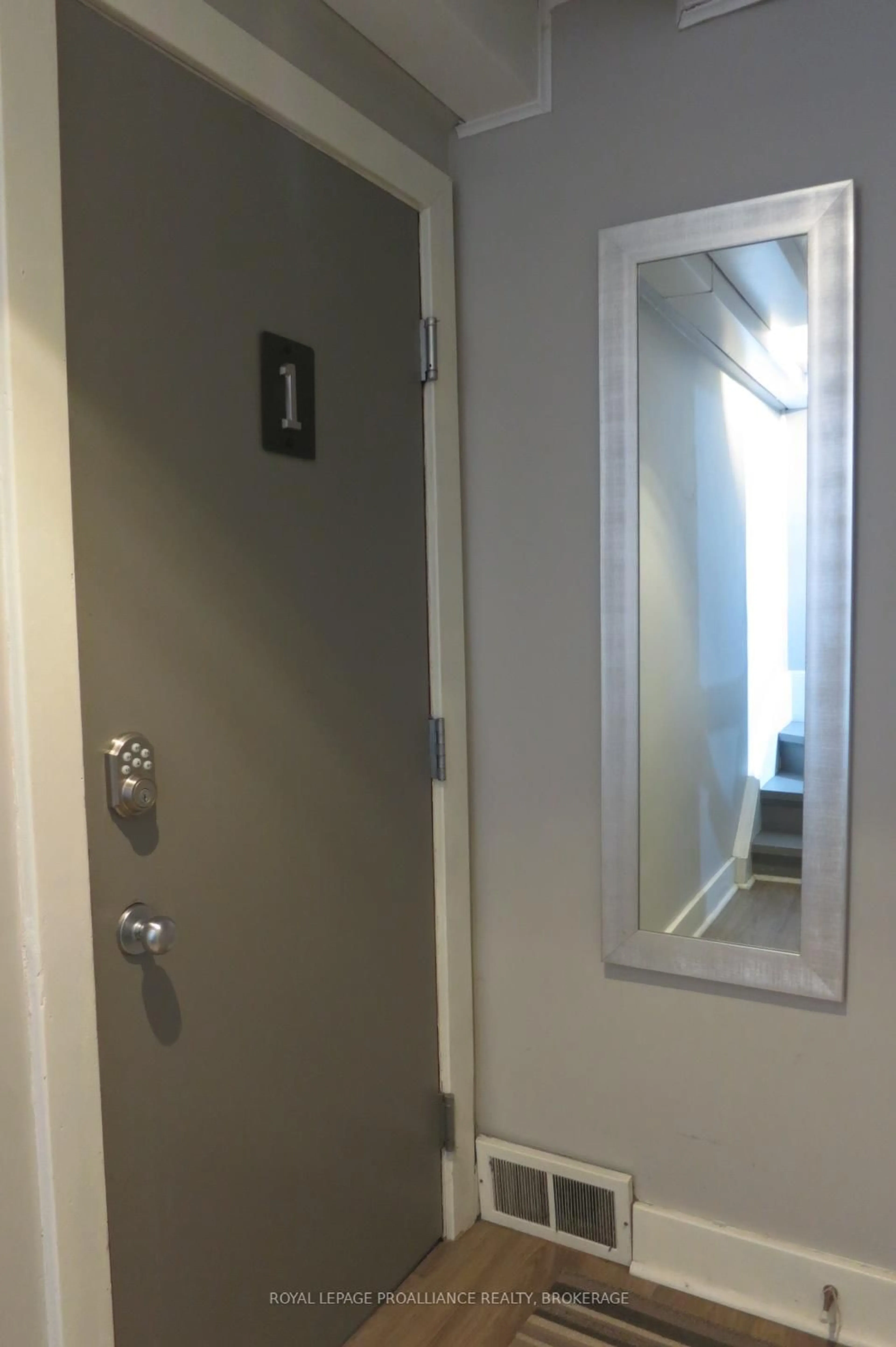 Unknown for 418 College St, Kingston Ontario K7L 4M7