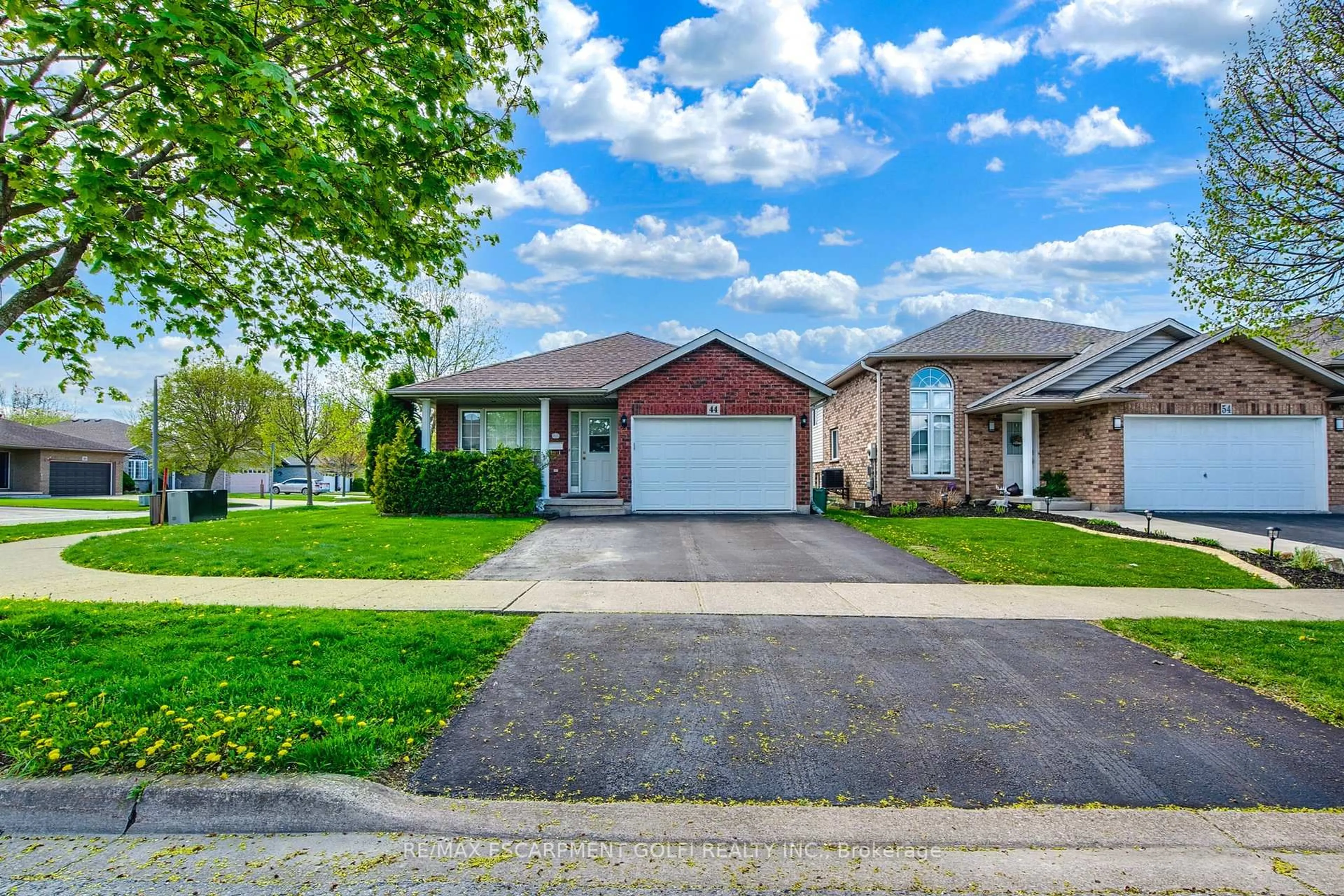 Home with brick exterior material, street for 44 Lea Cres, Welland Ontario L3C 7J6