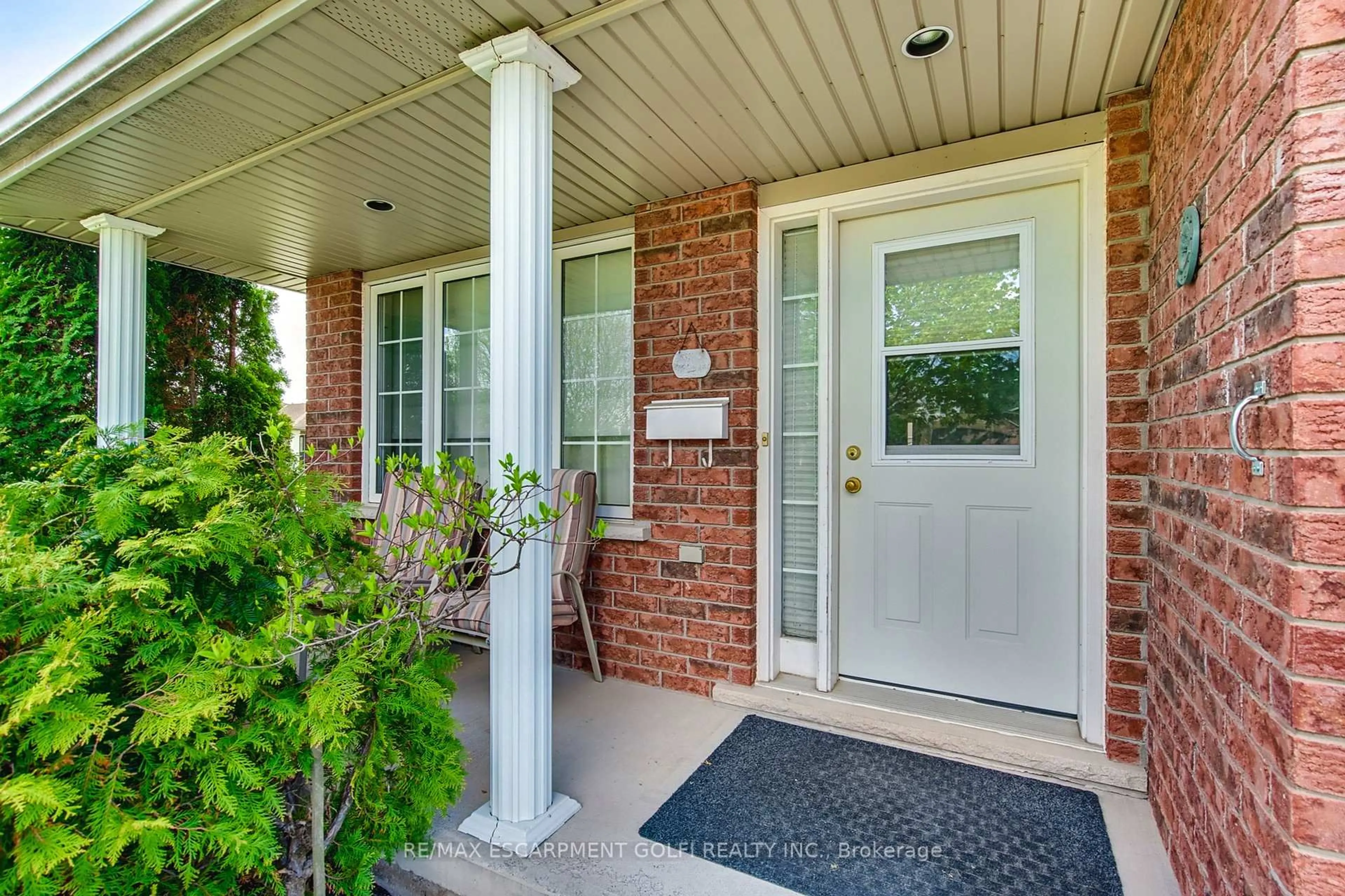 Home with brick exterior material, street for 44 Lea Cres, Welland Ontario L3C 7J6