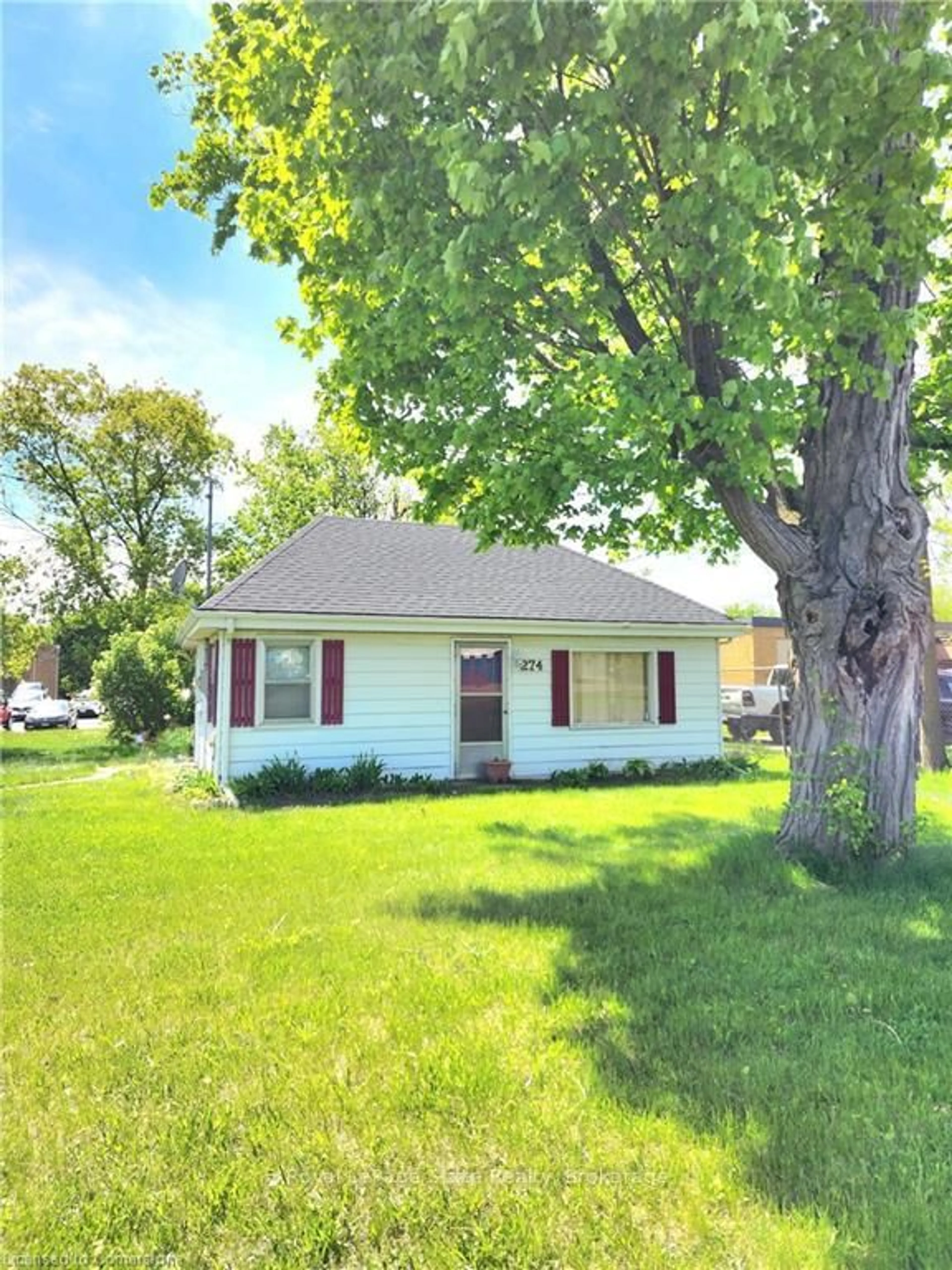 Home with vinyl exterior material, street for 274 Washington St, Norfolk Ontario N0E 1Y0