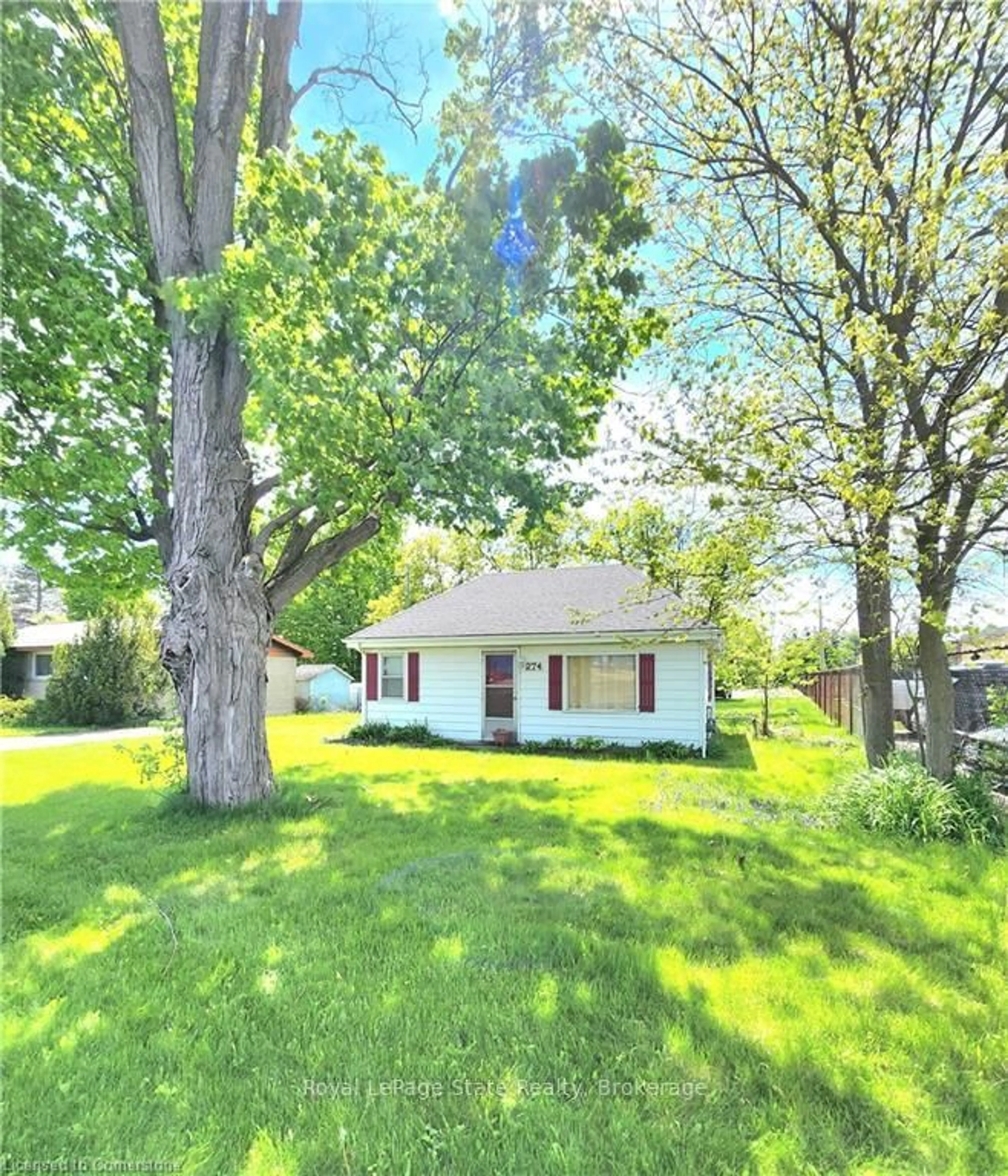 A pic from outside/outdoor area/front of a property/back of a property/a pic from drone, street for 274 Washington St, Norfolk Ontario N0E 1Y0