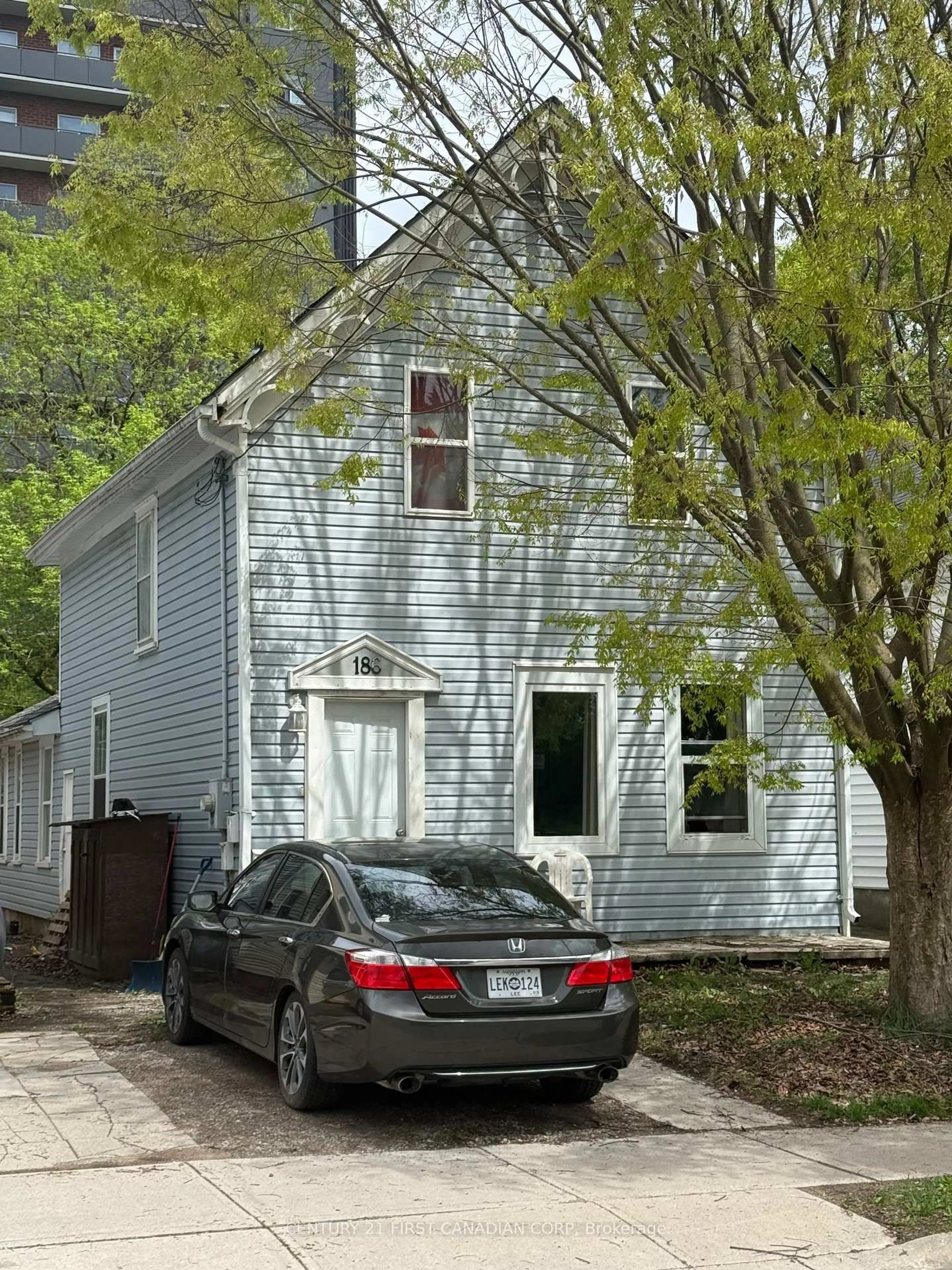 Unknown for 186 Clarence St, London East Ontario N6B 2J7