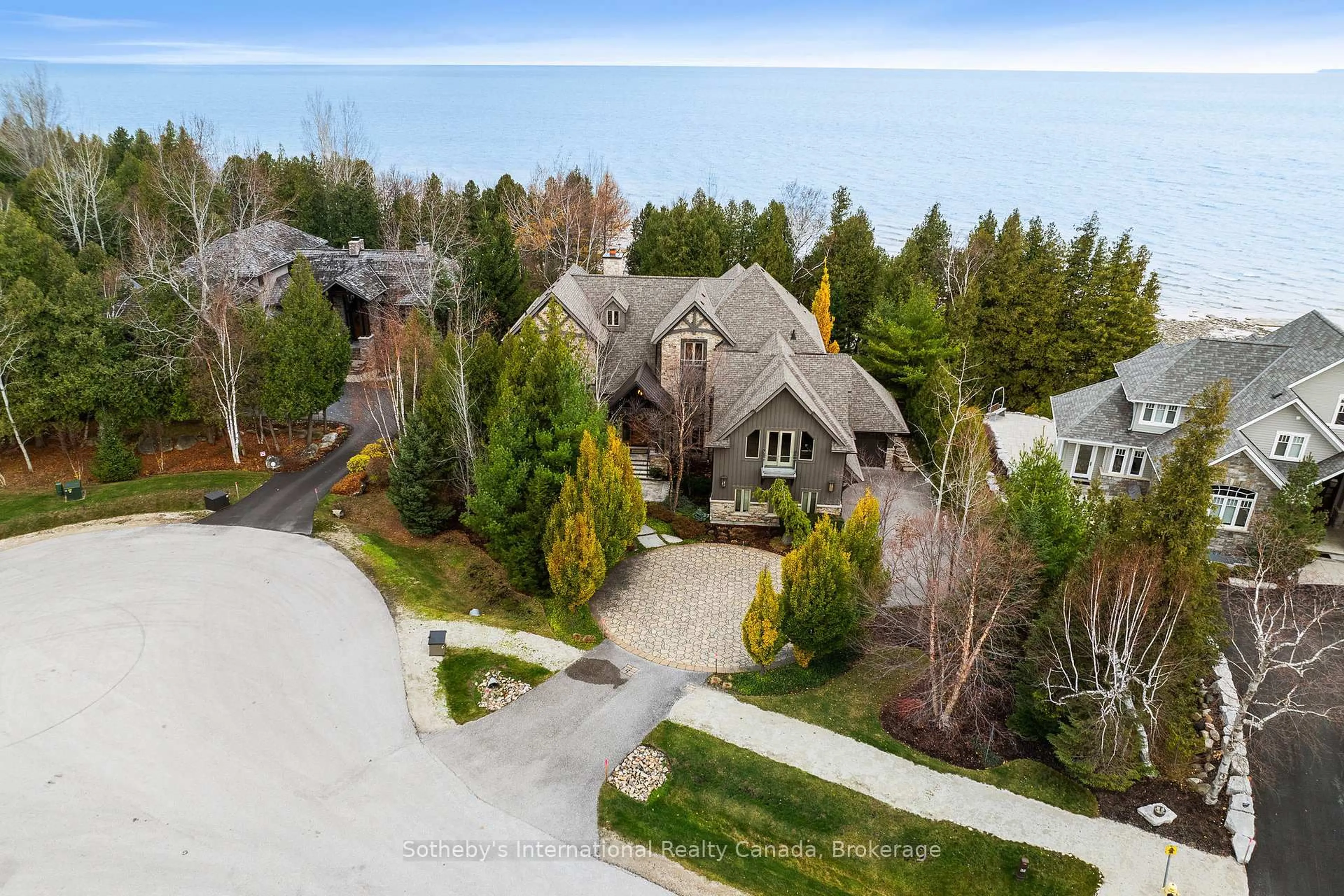 A pic from outside/outdoor area/front of a property/back of a property/a pic from drone, unknown for 115 Ellis Dr, Blue Mountains Ontario N0H 1J0