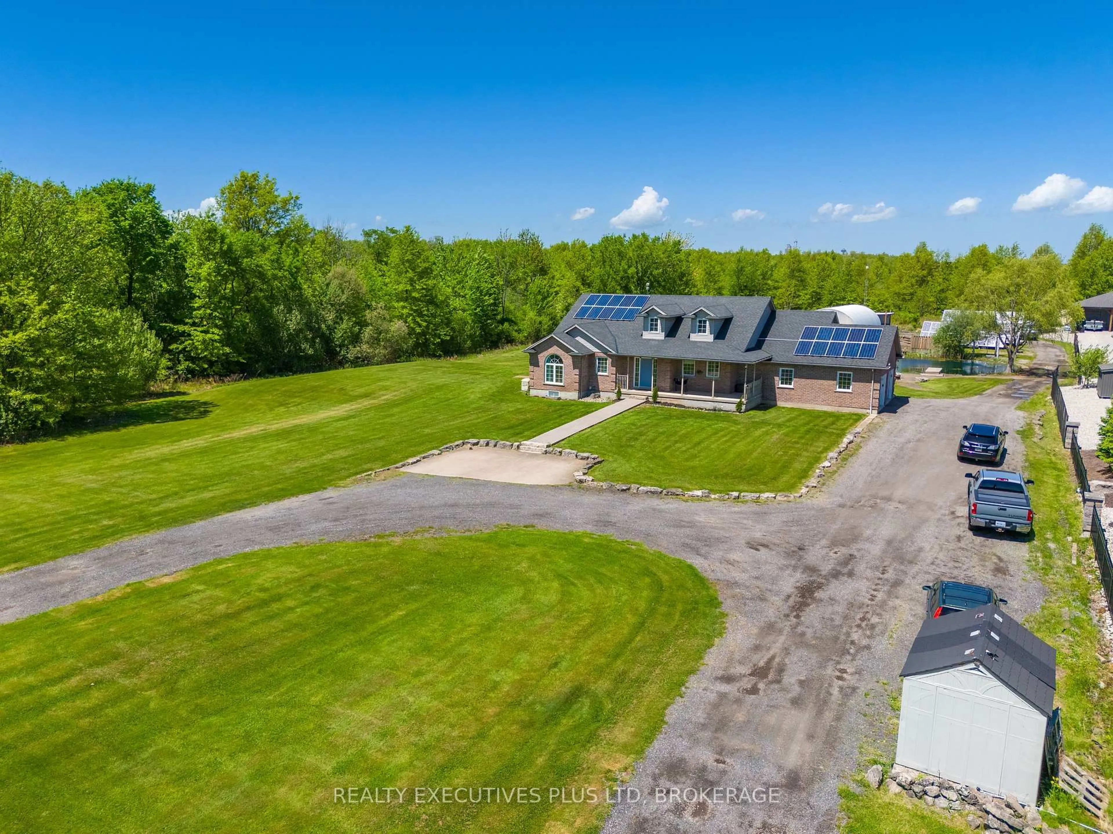 A pic from outside/outdoor area/front of a property/back of a property/a pic from drone, unknown for 4531 Weaver Rd, Niagara Falls Ontario L2E 6S6