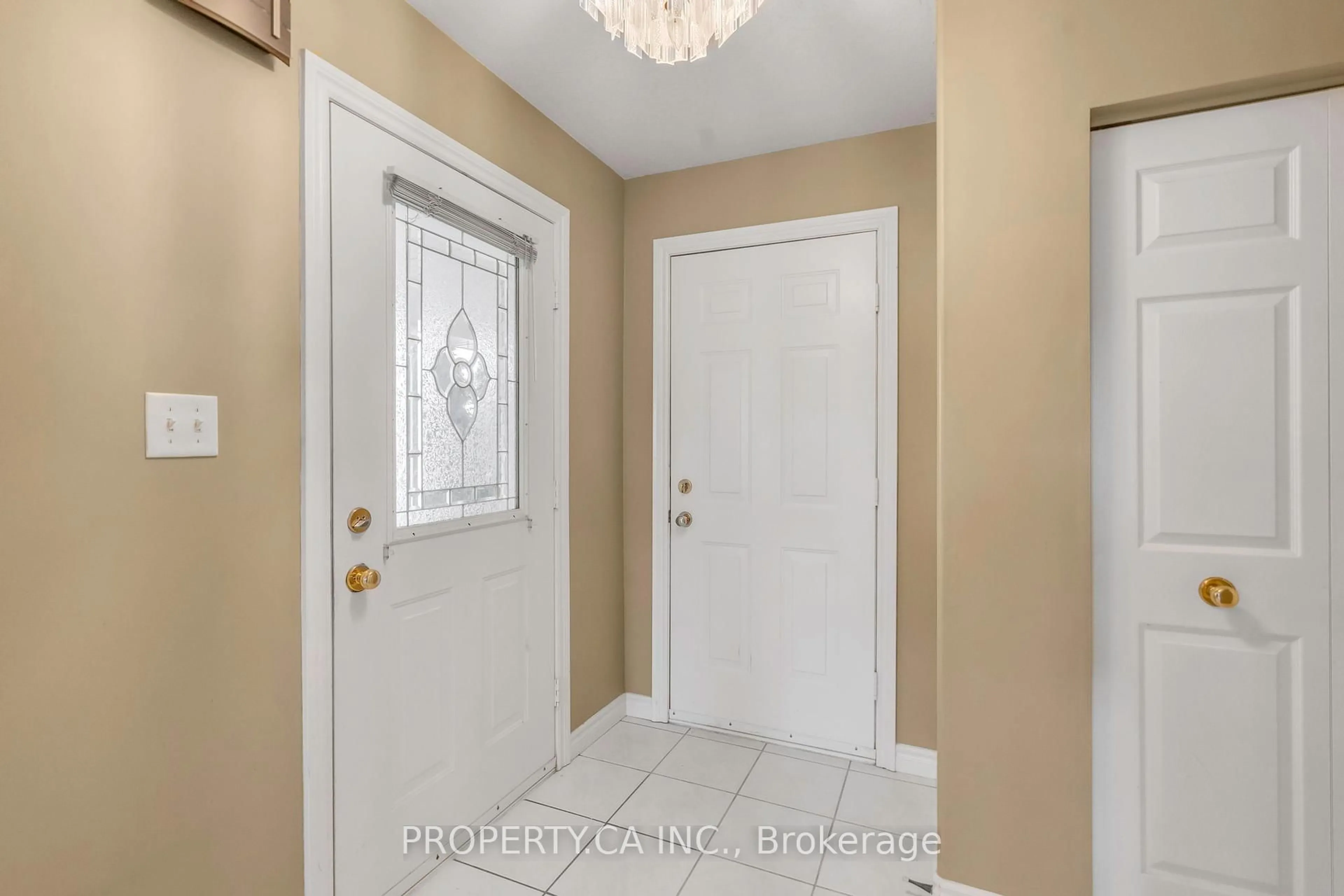Indoor entryway for 294 Huck Cres, Kitchener Ontario N2N 3M8