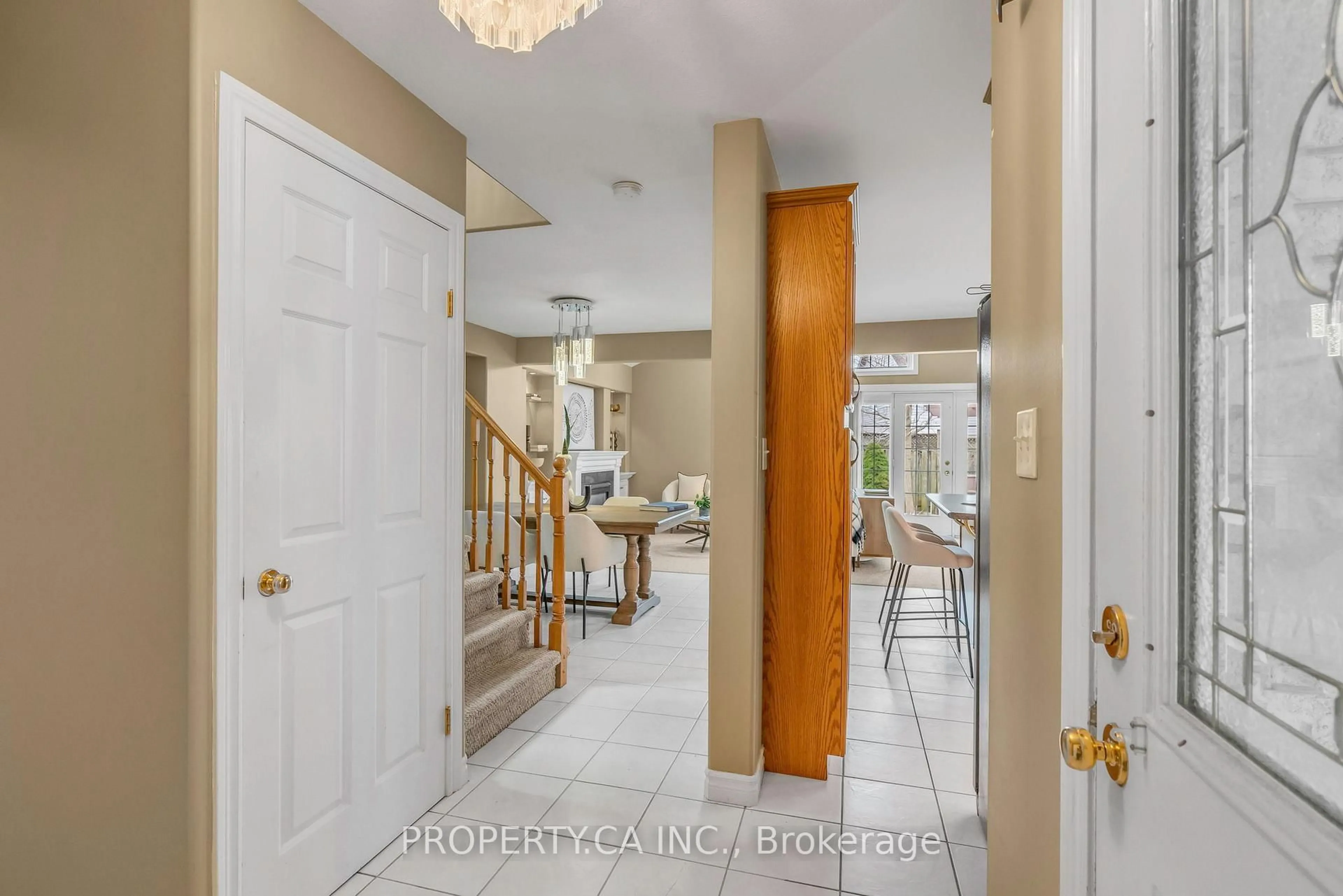 Indoor entryway for 294 Huck Cres, Kitchener Ontario N2N 3M8