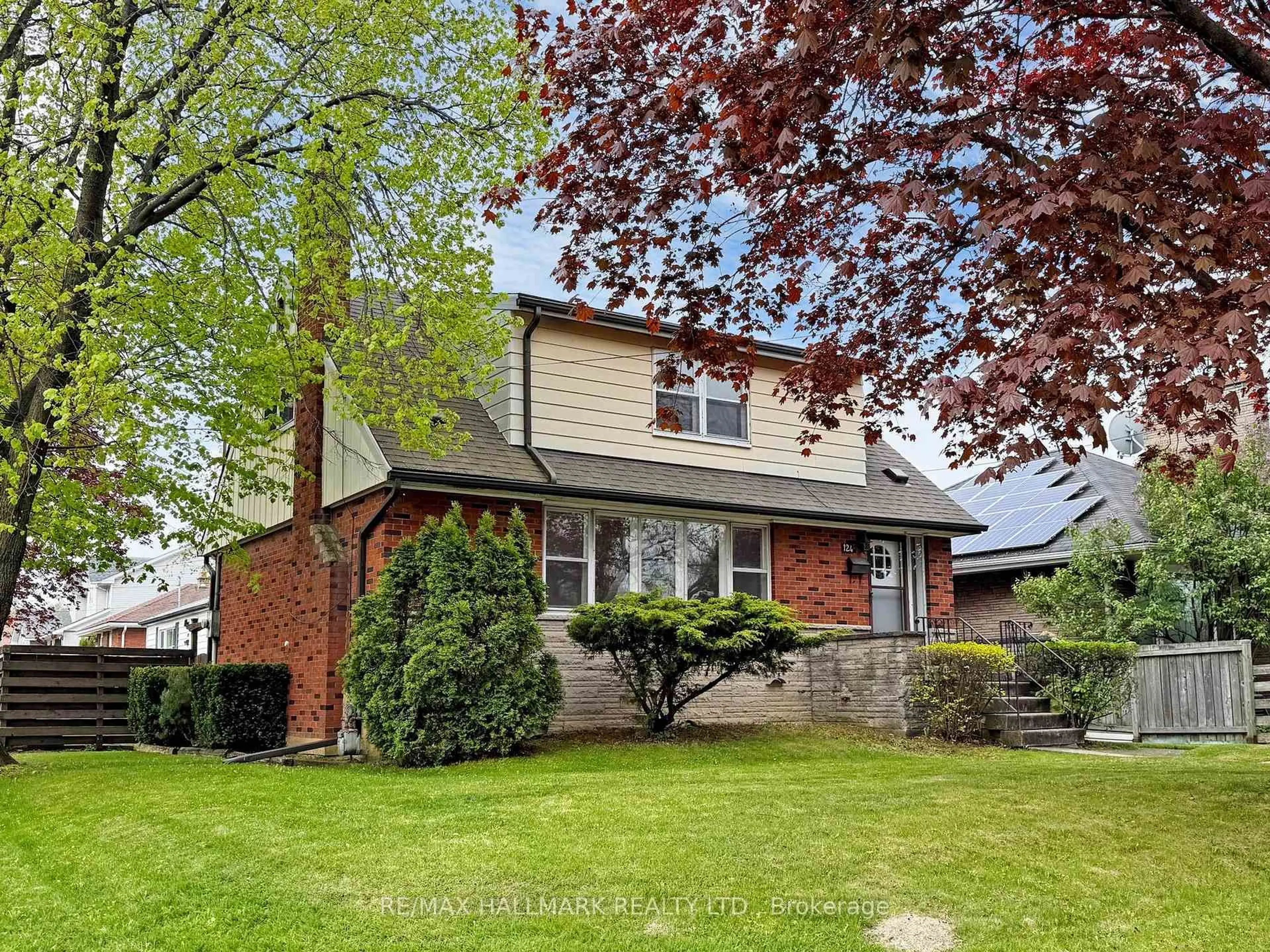 Home with brick exterior material, street for 124 Mcelroy Rd, Hamilton Ontario L9A 1Y9