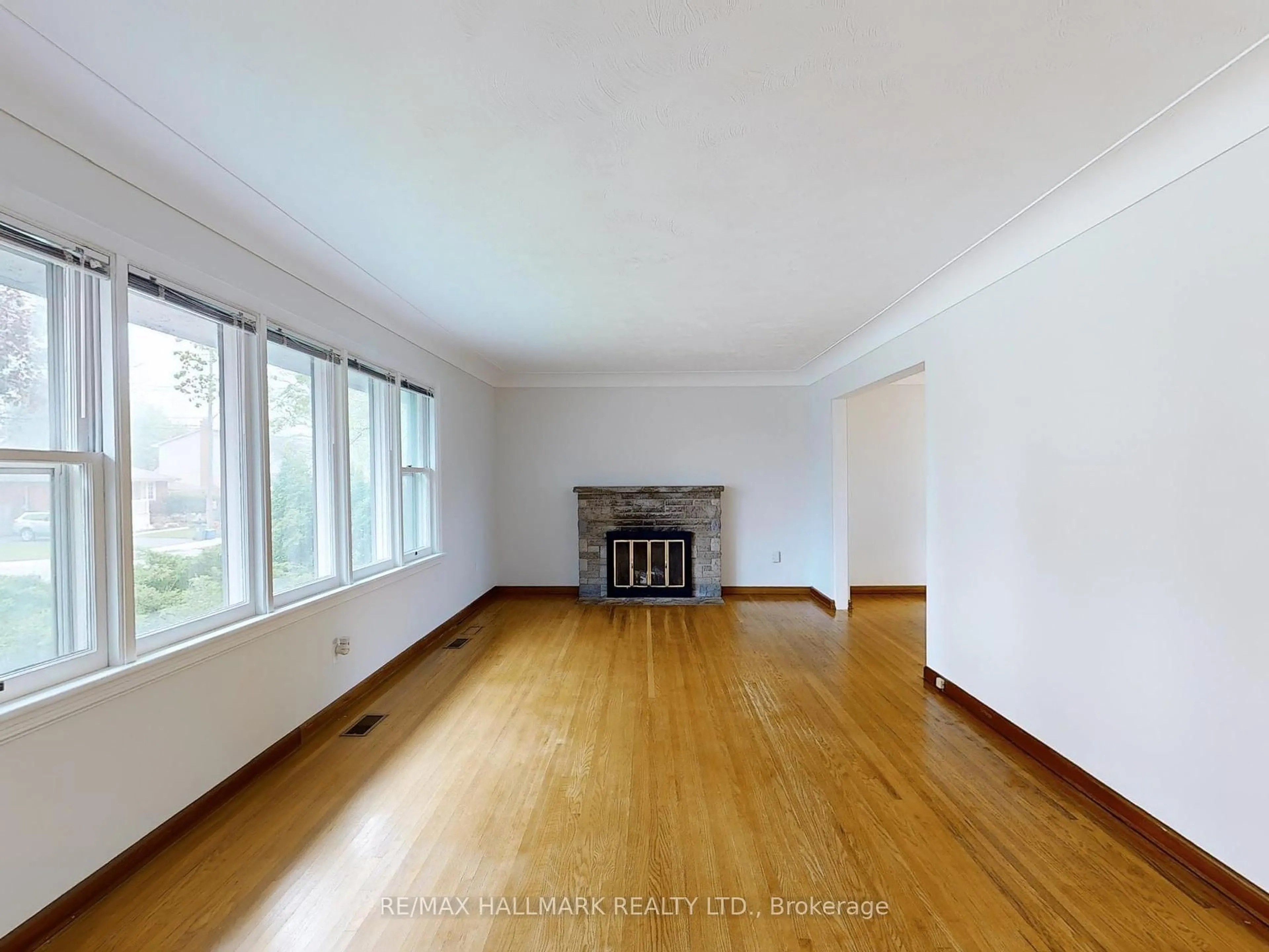 A pic of a room for 124 Mcelroy Rd, Hamilton Ontario L9A 1Y9