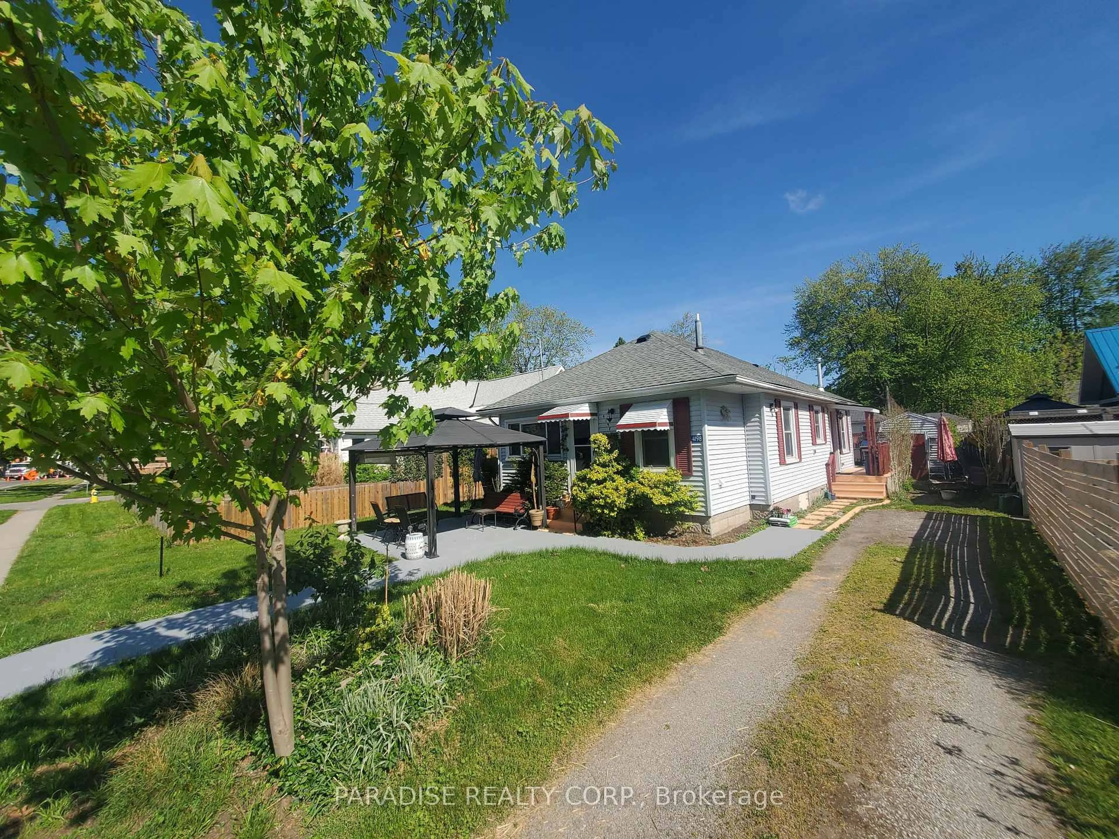A pic from outside/outdoor area/front of a property/back of a property/a pic from drone, street for 4198 Erie Rd, Fort Erie Ontario L0S 1B0