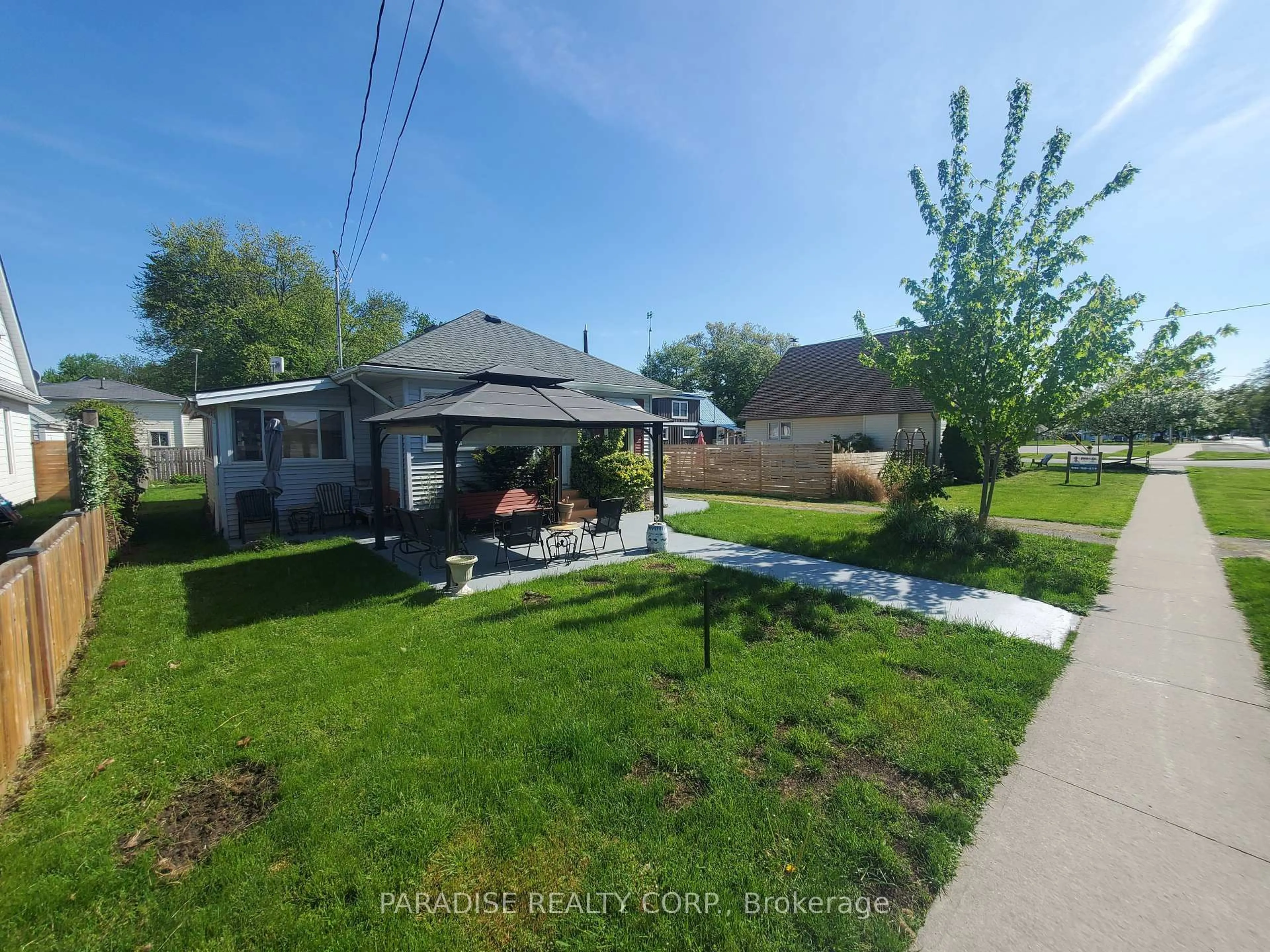 A pic from outside/outdoor area/front of a property/back of a property/a pic from drone, street for 4198 Erie Rd, Fort Erie Ontario L0S 1B0