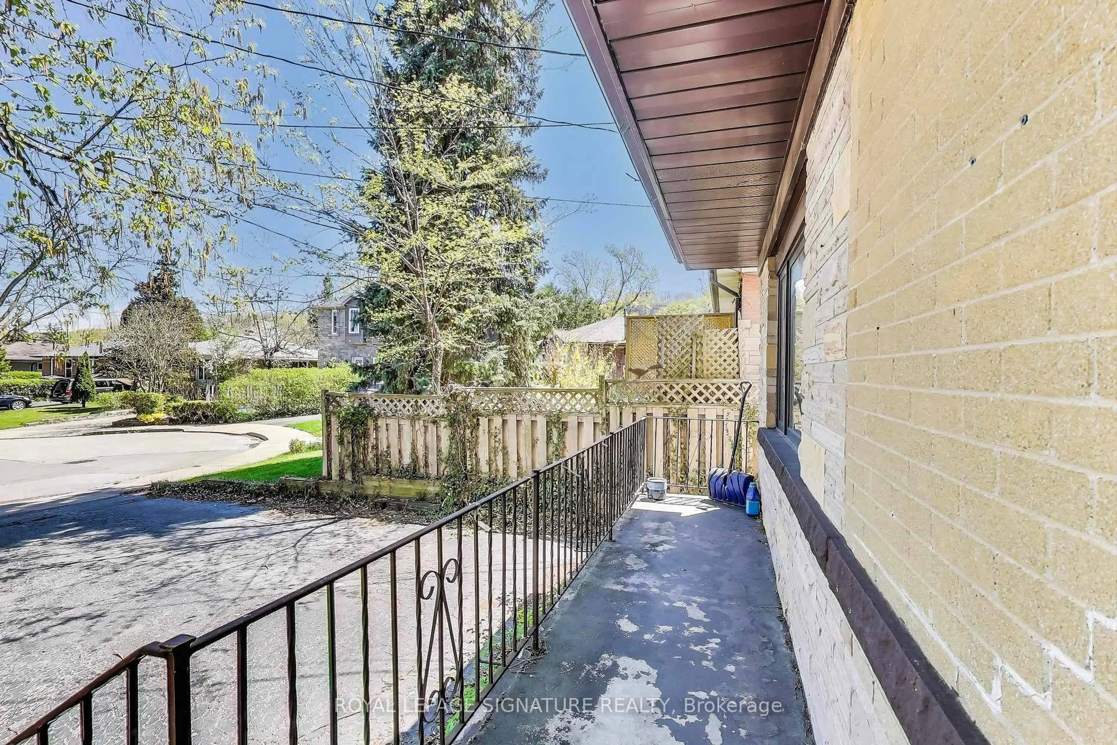 Patio, street for 68 Harold St, Hamilton Ontario L8S 2R9