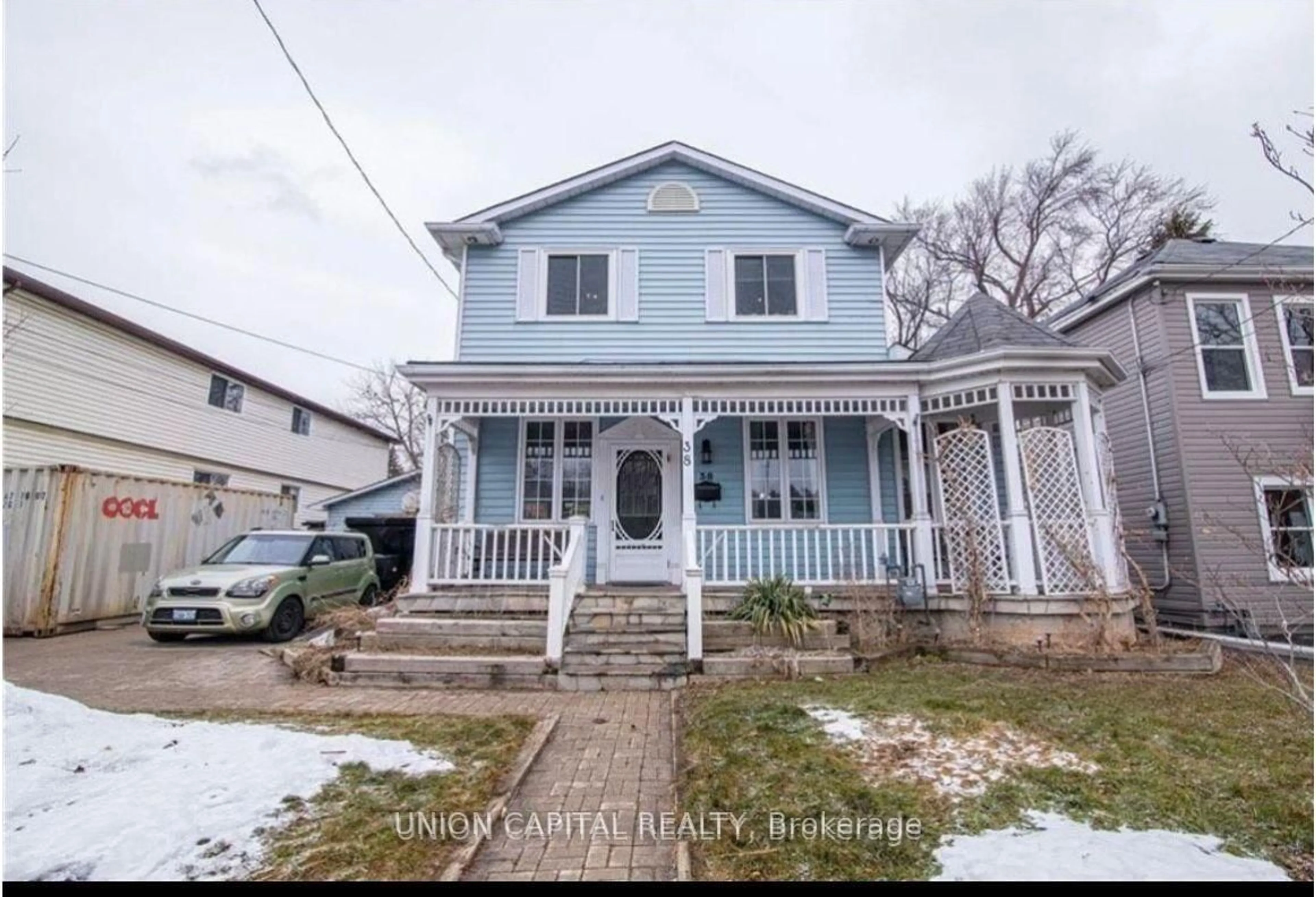 A pic from outside/outdoor area/front of a property/back of a property/a pic from drone, street for 38 Ward Ave, Hamilton Ontario L8S 2E6