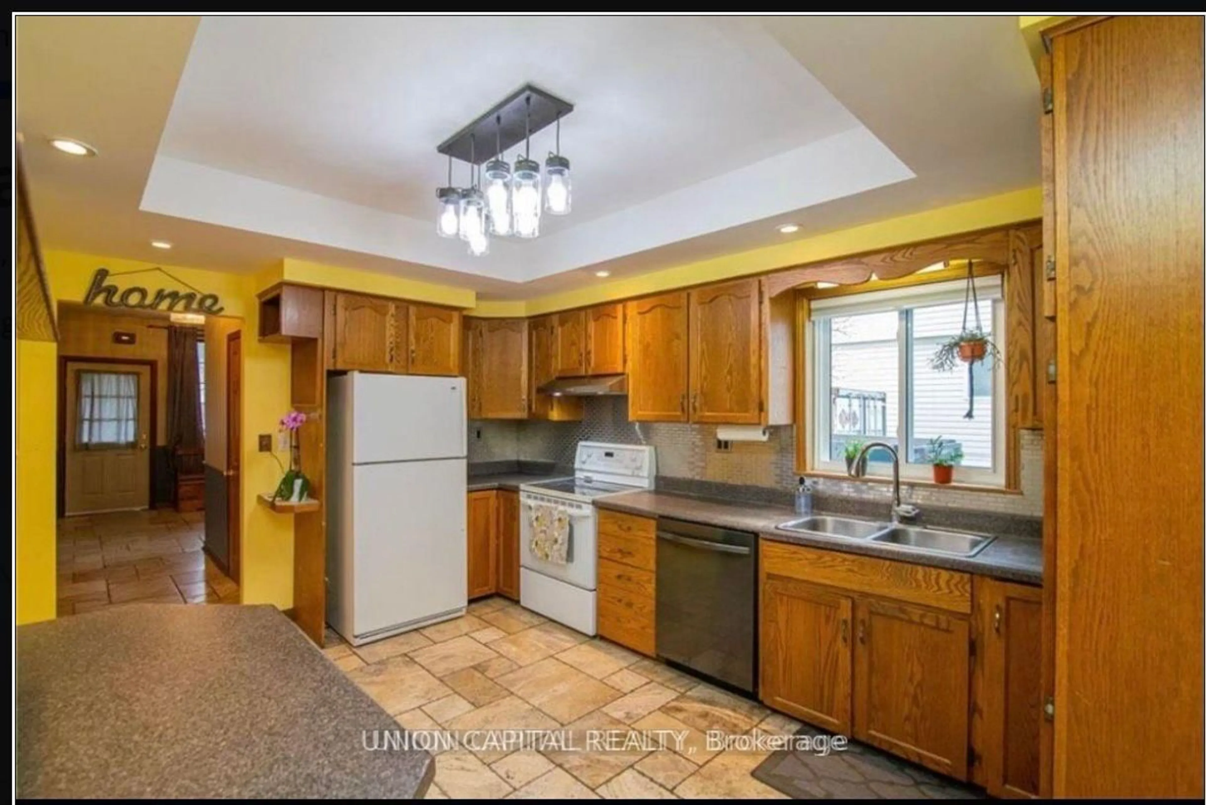 Standard kitchen, unknown for 38 Ward Ave, Hamilton Ontario L8S 2E6