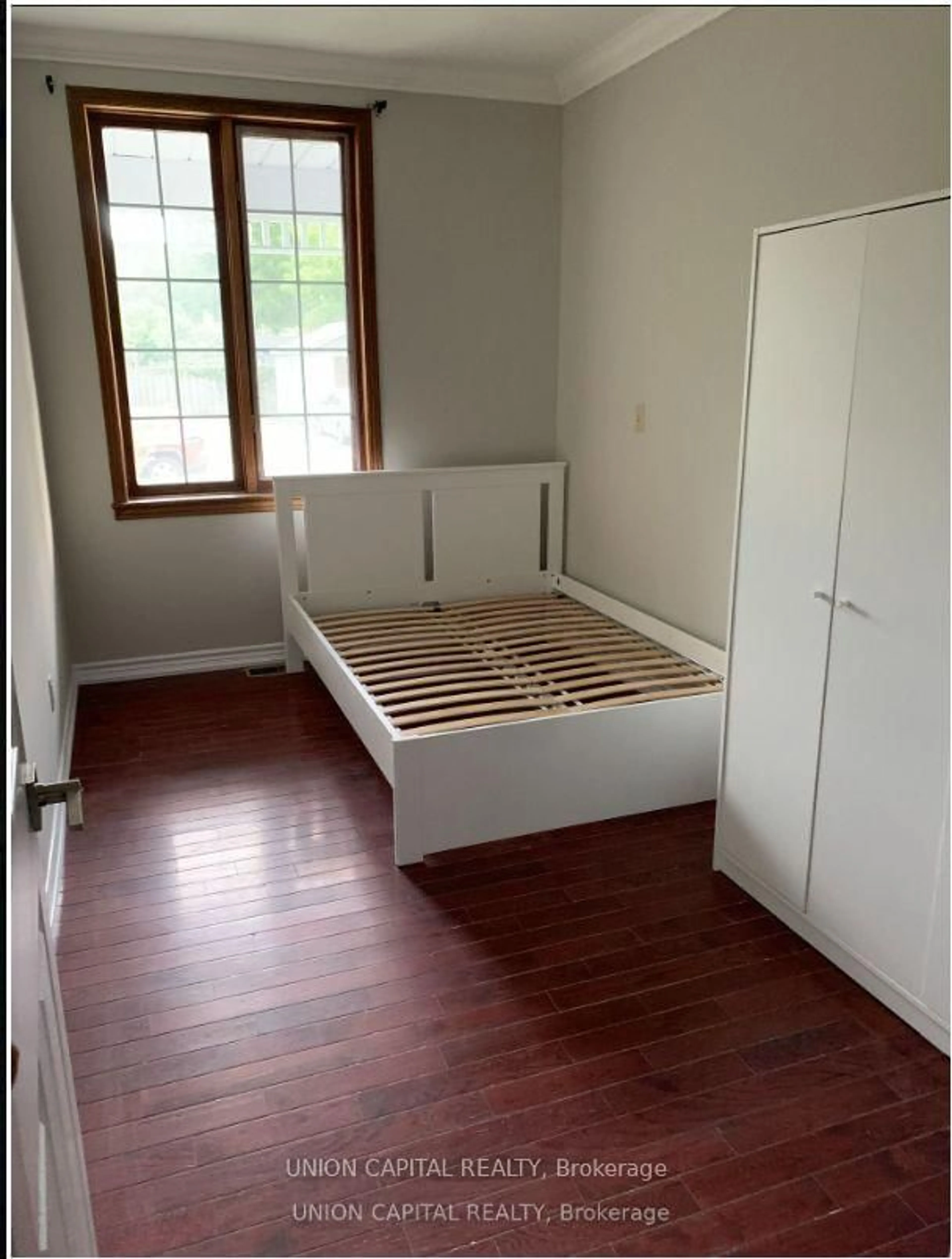 A pic of a room for 38 Ward Ave, Hamilton Ontario L8S 2E6