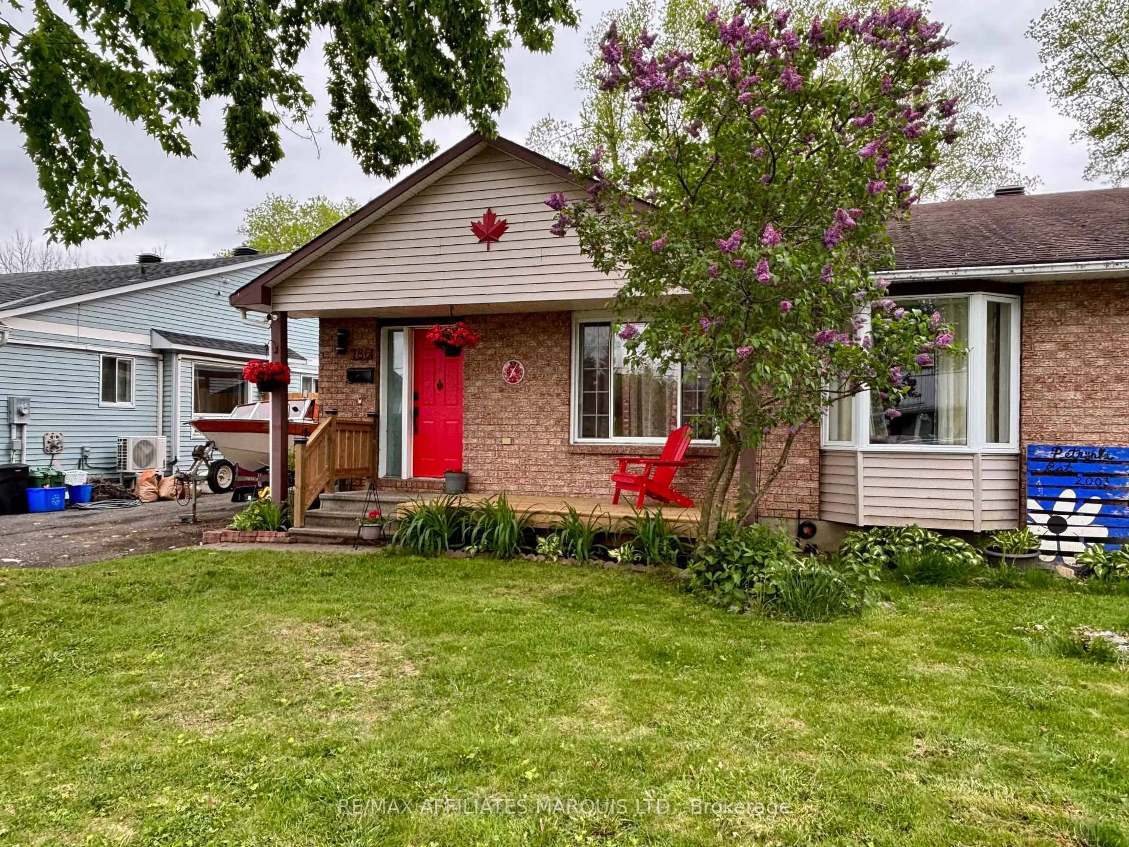 Home with brick exterior material, street for 786 Dundee Ave, Cornwall Ontario K6J 3M9