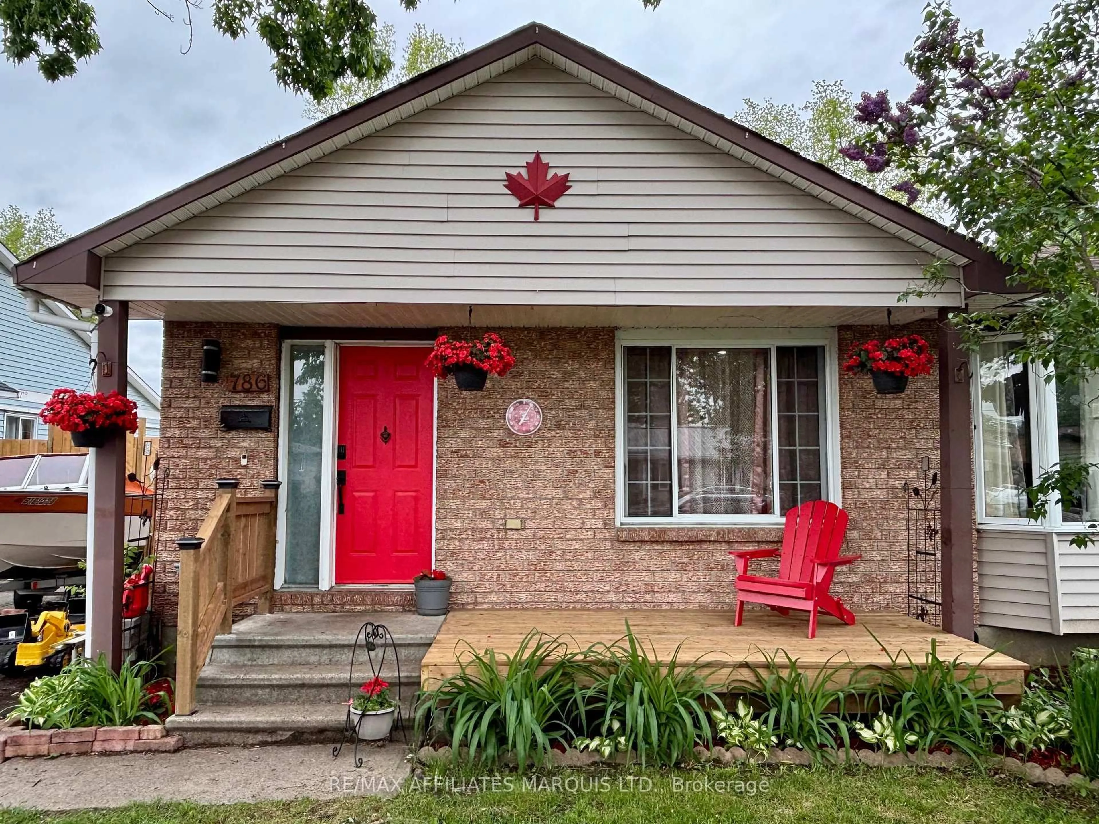 Home with brick exterior material, street for 786 Dundee Ave, Cornwall Ontario K6J 3M9