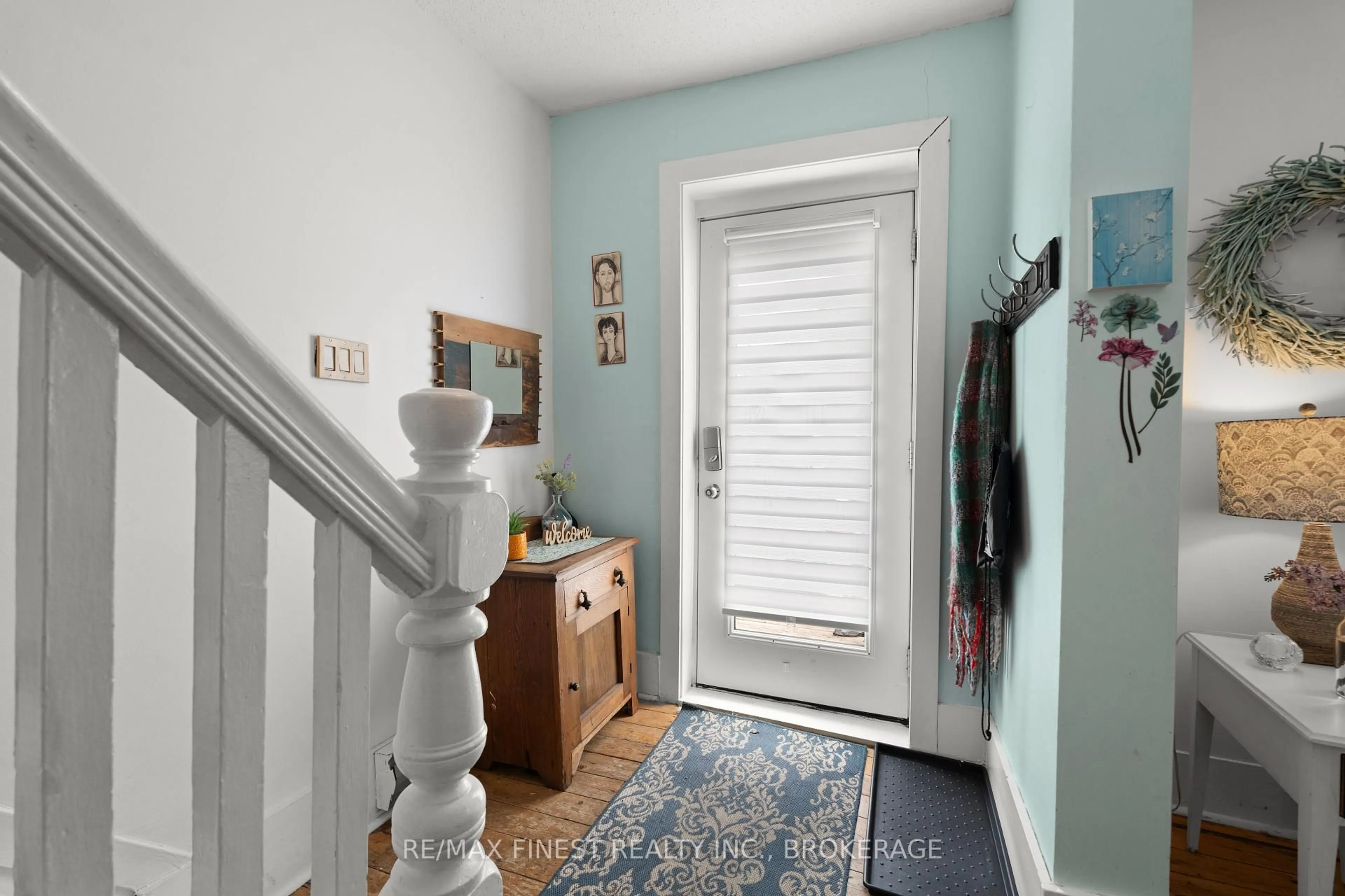 Indoor entryway for 7 Markland St, Kingston Ontario K7K 1S2