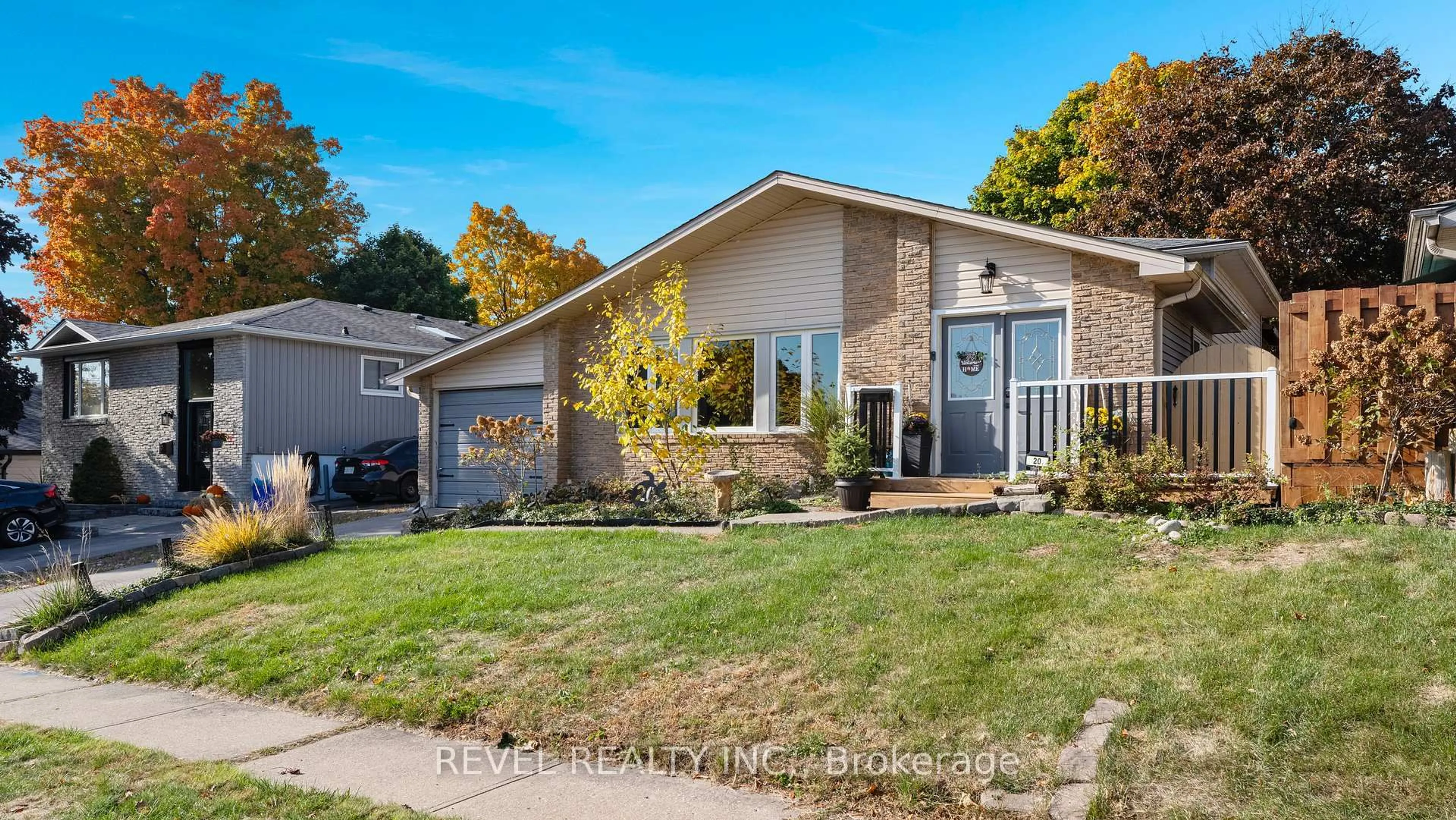 Home with vinyl exterior material, street for 20 Columbine Cres, Brant Ontario N3L 3K9