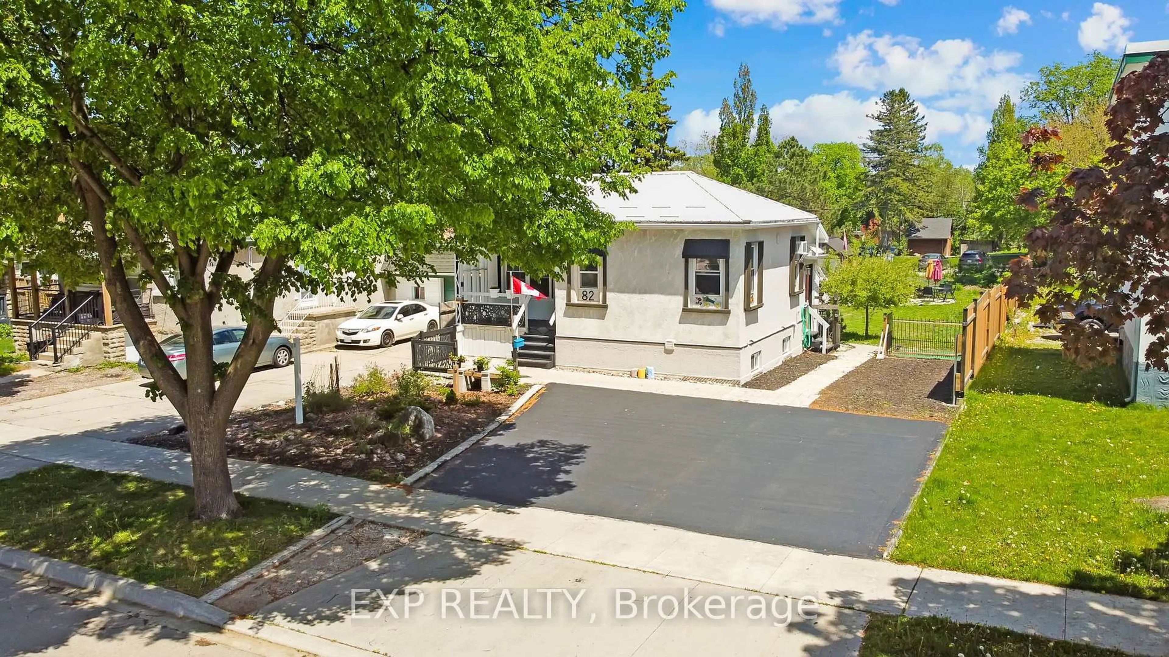A pic from outside/outdoor area/front of a property/back of a property/a pic from drone, street for 82 Kehl St, Kitchener Ontario N2M 3T9