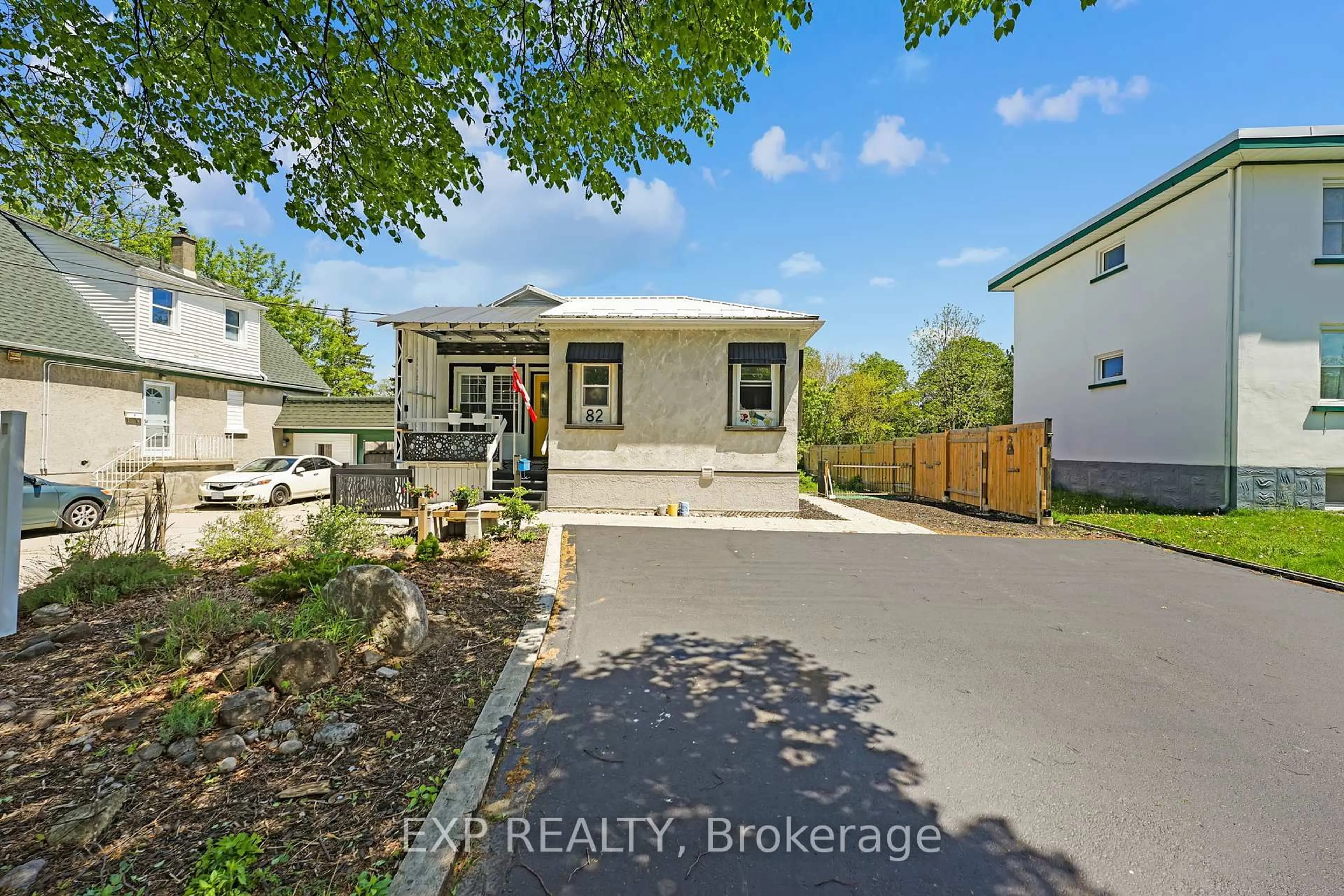 A pic from outside/outdoor area/front of a property/back of a property/a pic from drone, street for 82 Kehl St, Kitchener Ontario N2M 3T9