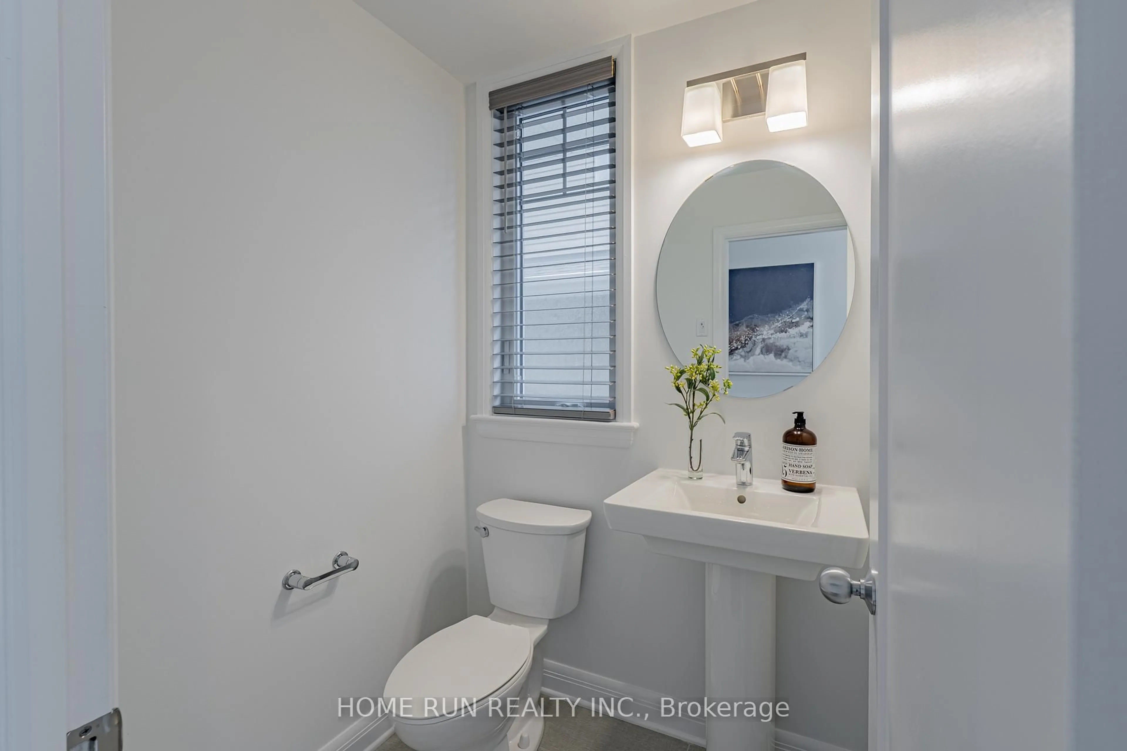 Standard bathroom, ceramic/tile floor for 515 Hitzlay Terr, Ottawa Ontario K2T 0R9