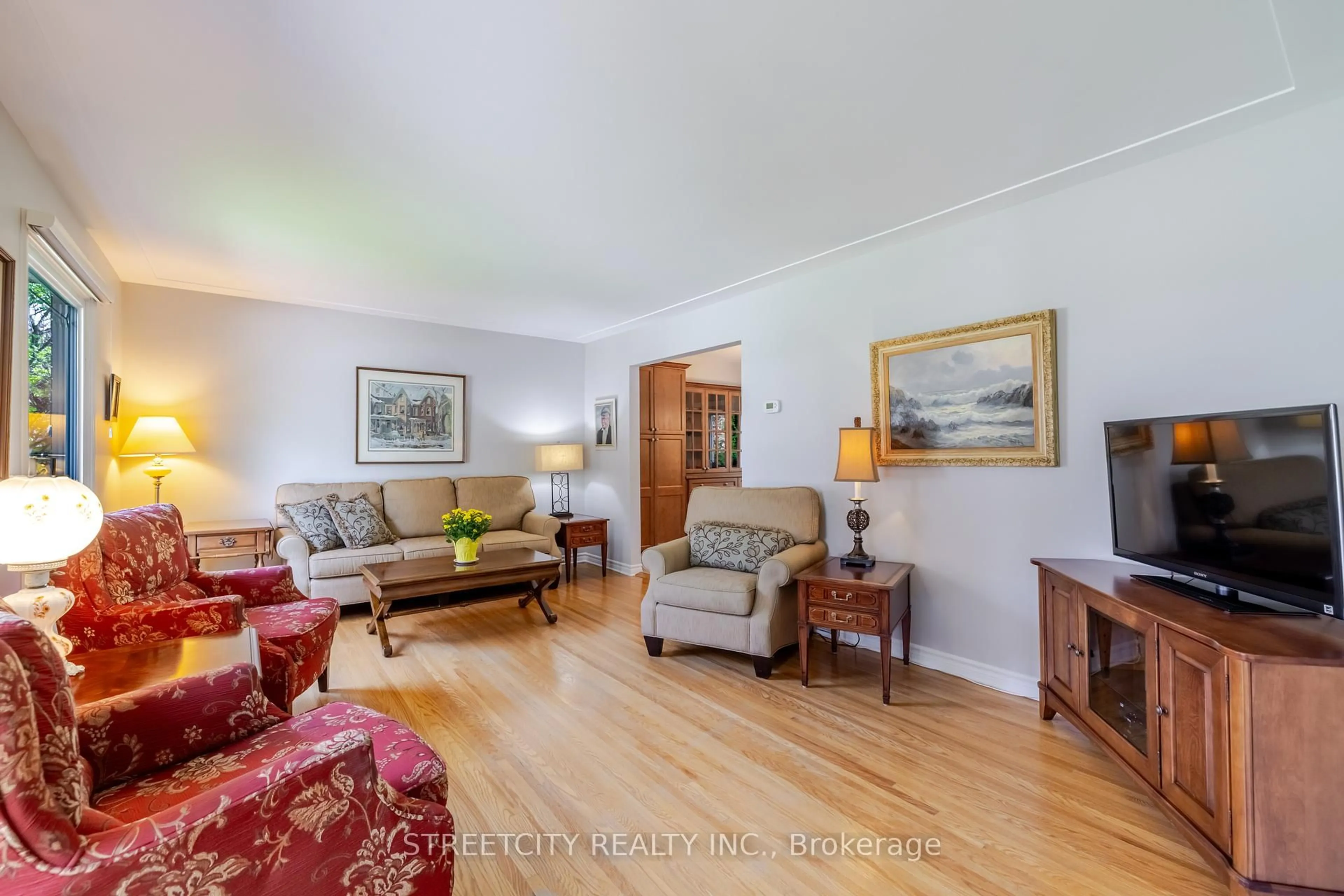 Living room with furniture, unknown for 589 Steeplechase Dr, London South Ontario N6J 3N9