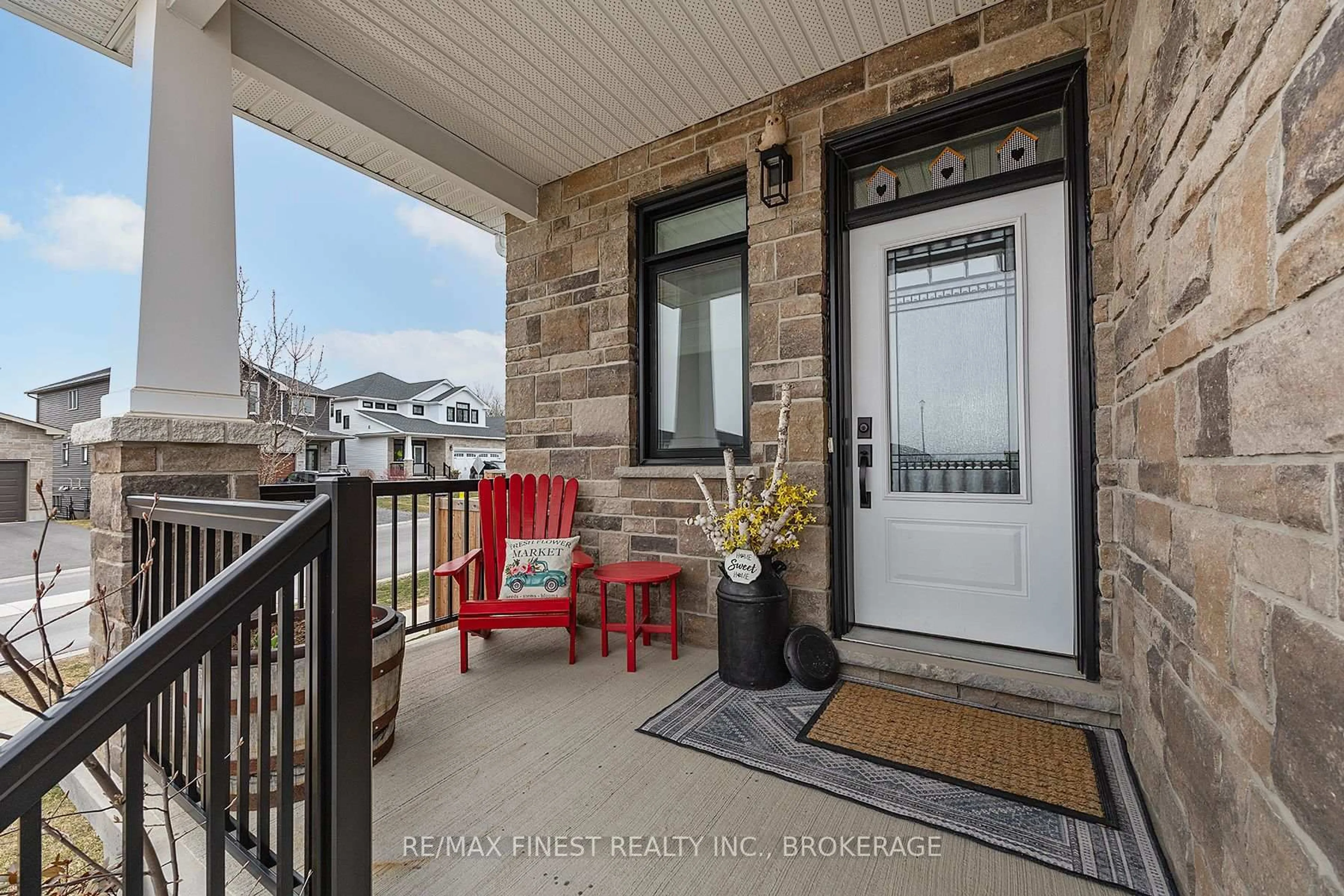 Indoor entryway for 1401 Remington Ave, Kingston Ontario K7P 0T4