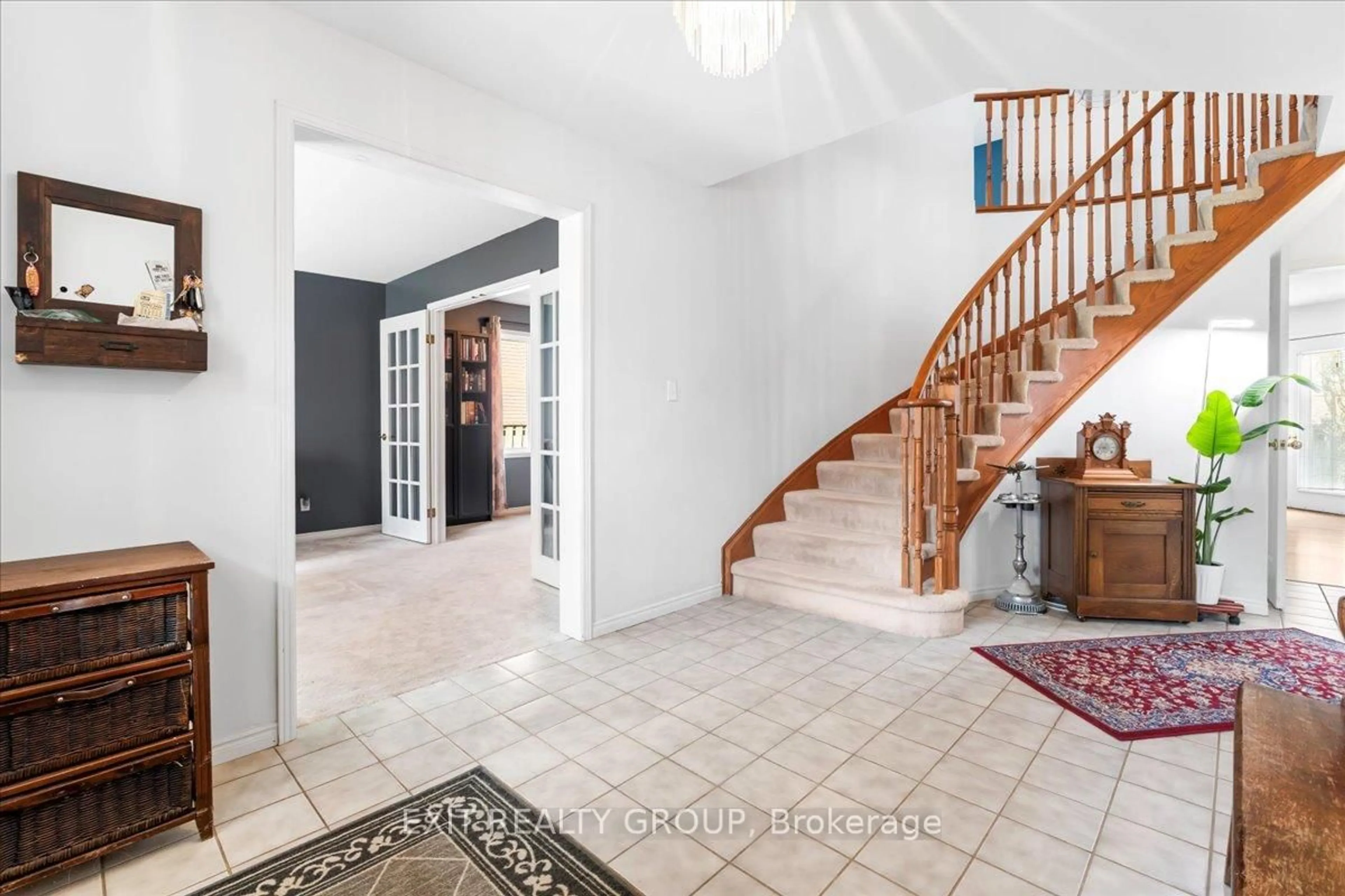 Indoor foyer for 29 Northumberland Blvd, Quinte West Ontario K8V 6L6