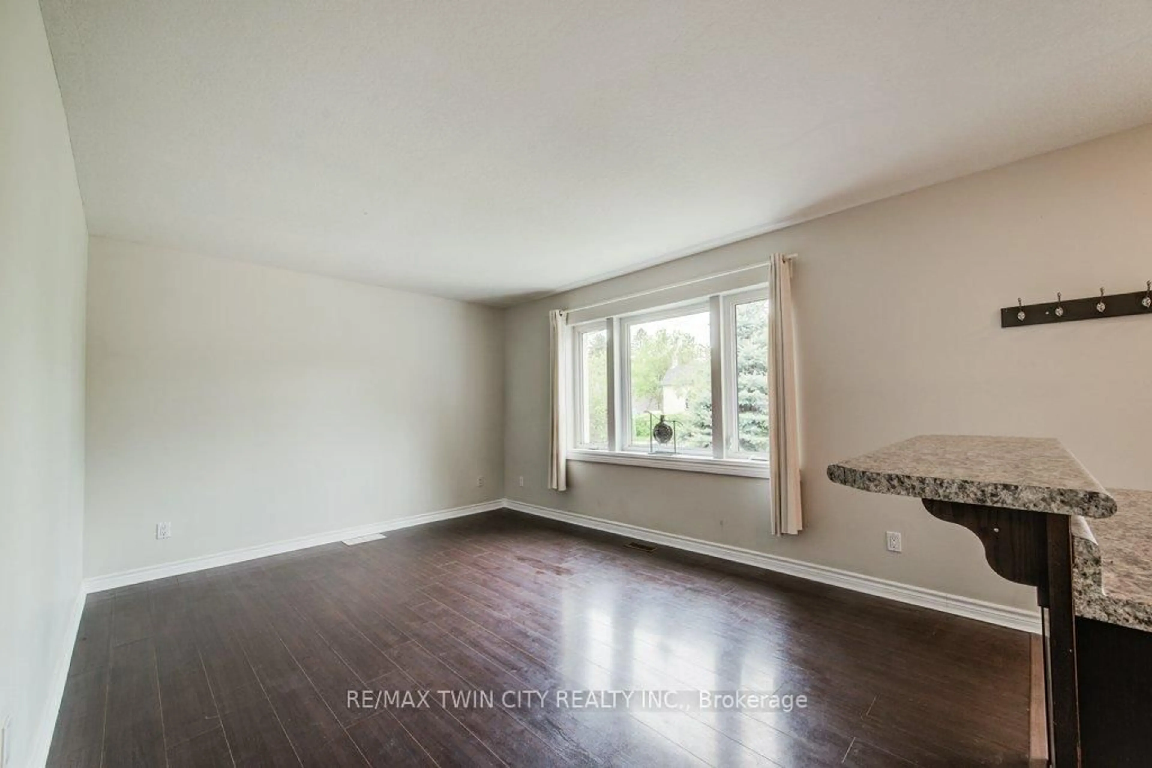 A pic of a room for 35 Waverly Rd, Kitchener Ontario N2G 2E1