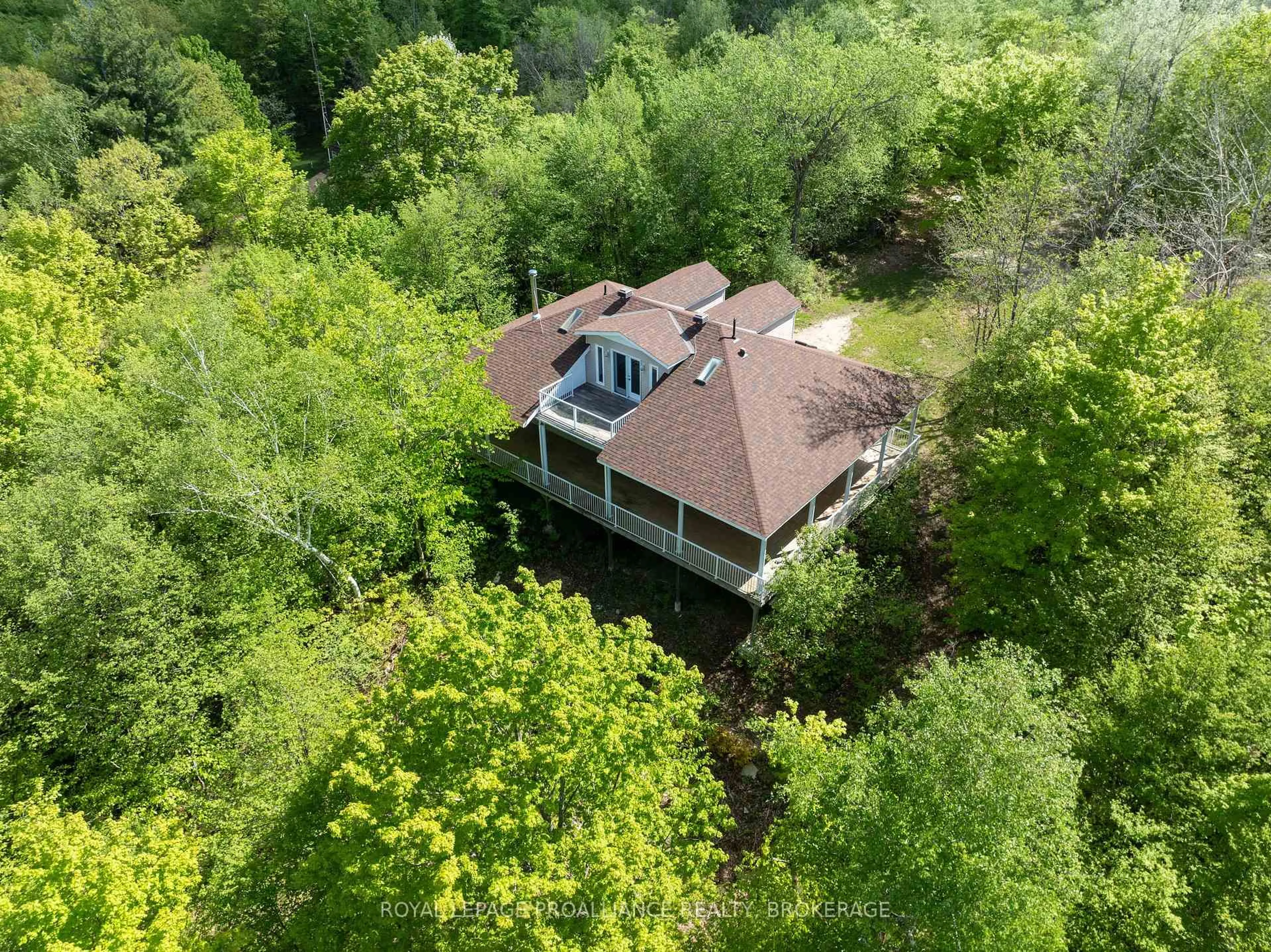 A pic from outside/outdoor area/front of a property/back of a property/a pic from drone, unknown for 124 Granite Hills, Perth Ontario K7H 3C7