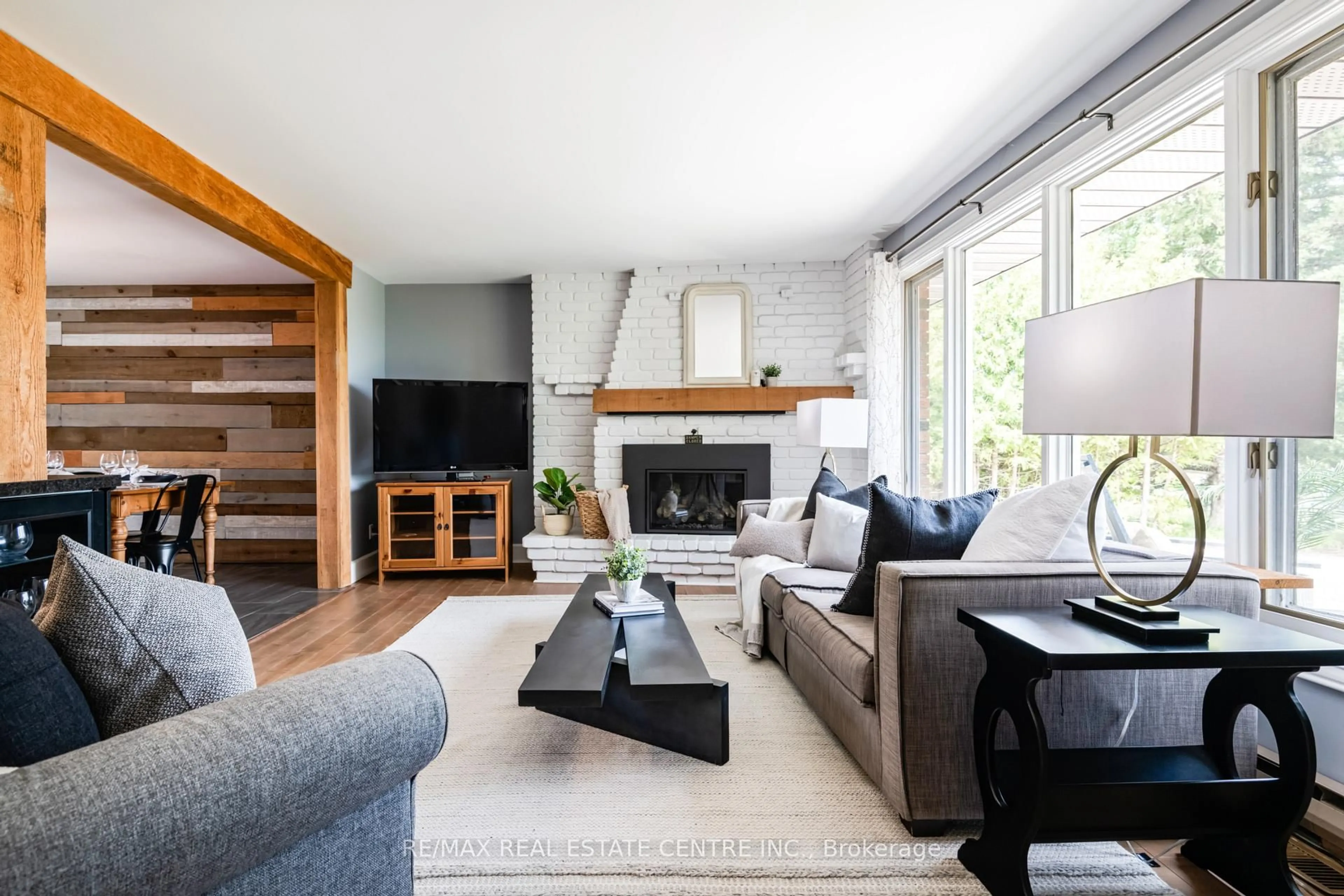 Living room with furniture, unknown for 188 Lakeshore Rd, Blue Mountains Ontario L9Y 0M9