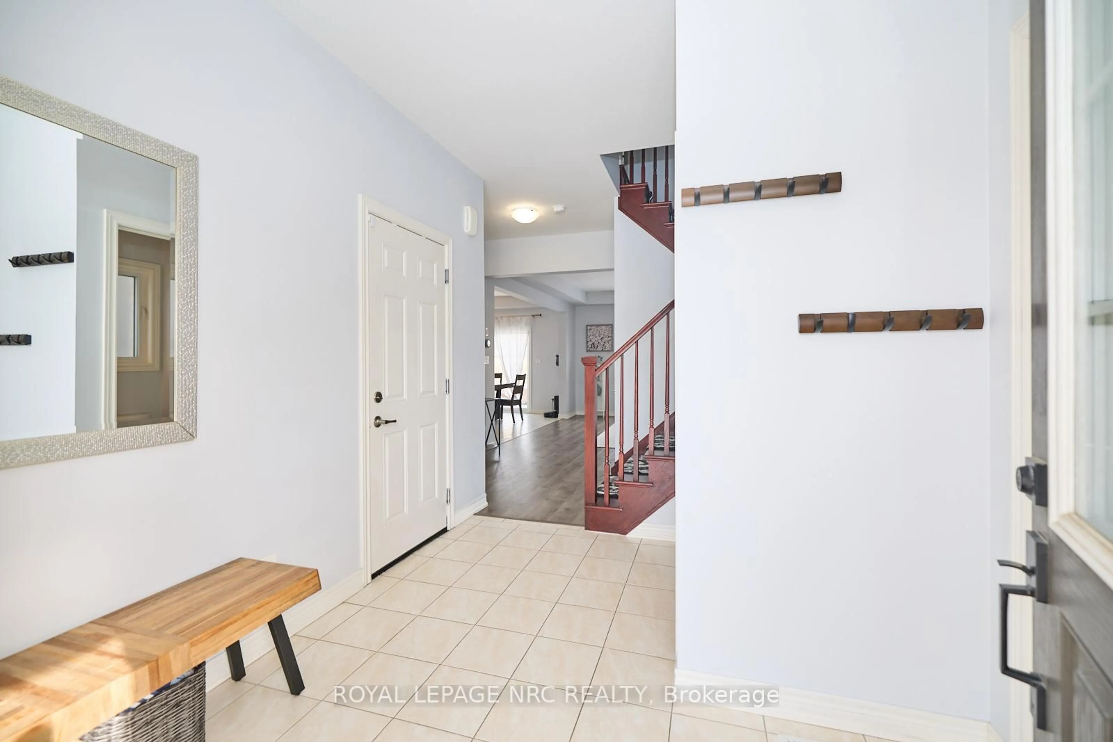 Indoor entryway for 6 Elderberry Rd, Thorold Ontario L2V 5G6