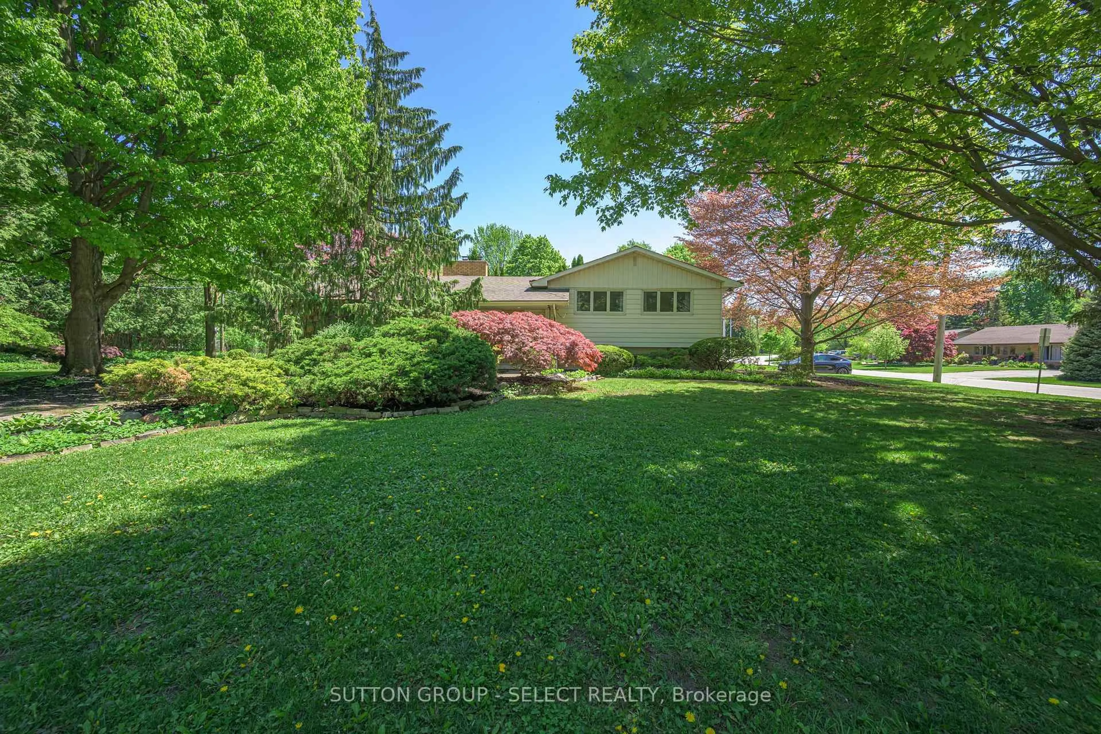 A pic from outside/outdoor area/front of a property/back of a property/a pic from drone, street for 316 Ramsay Rd, London North Ontario N6G 1N8