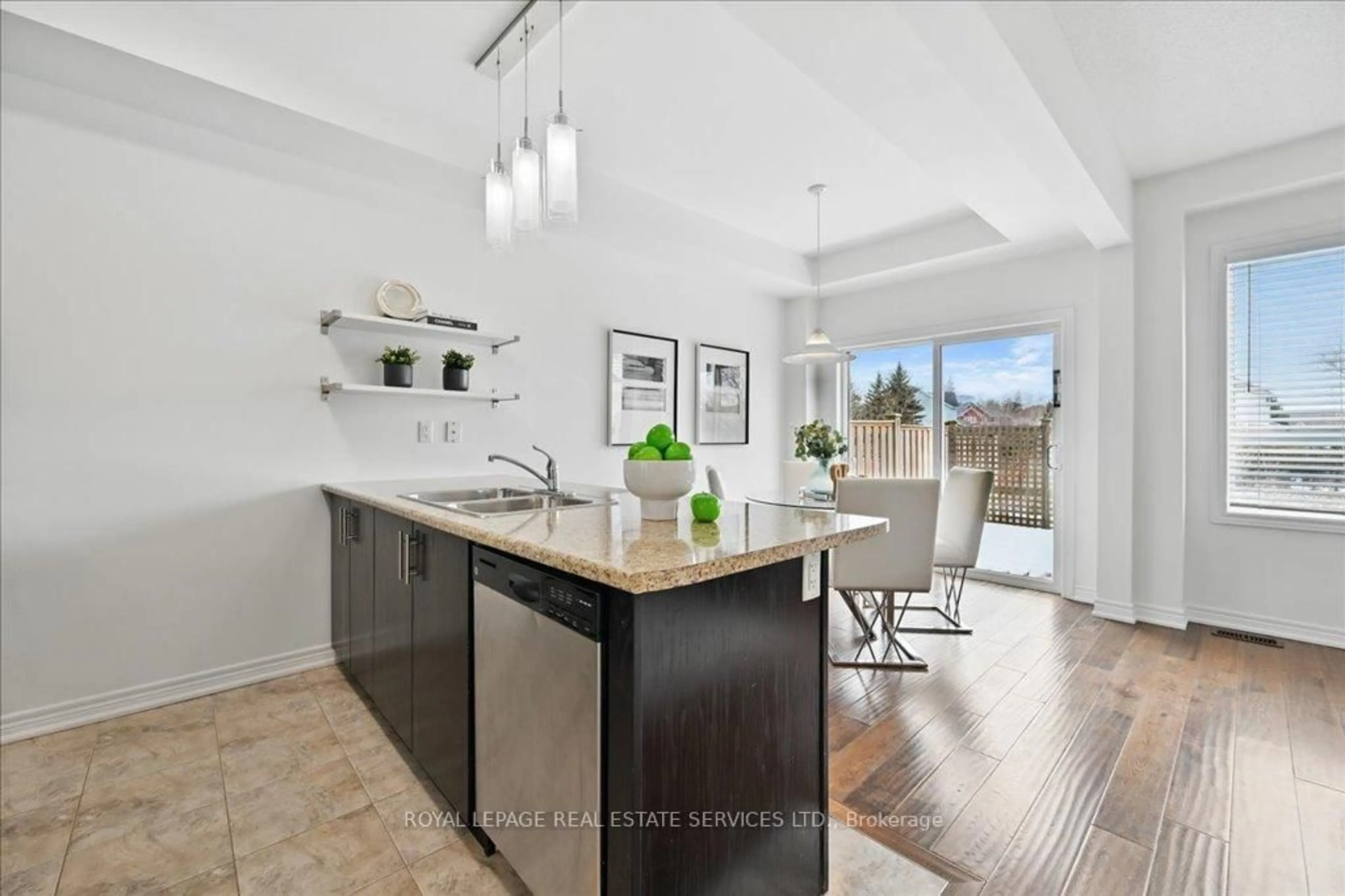 Open concept kitchen, ceramic/tile floor for 5084 Alyssa Dr #12, Lincoln Ontario L0R 1B2