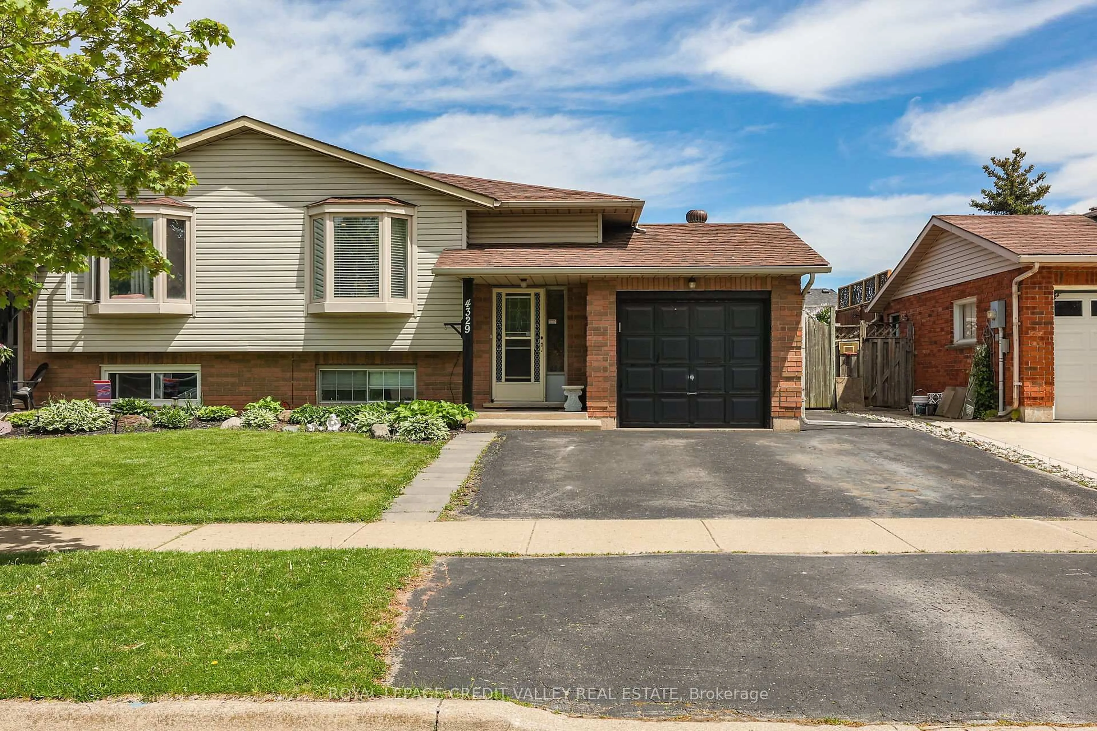 Home with brick exterior material, street for 4329 Concord Ave, Lincoln Ontario L0R 1B6