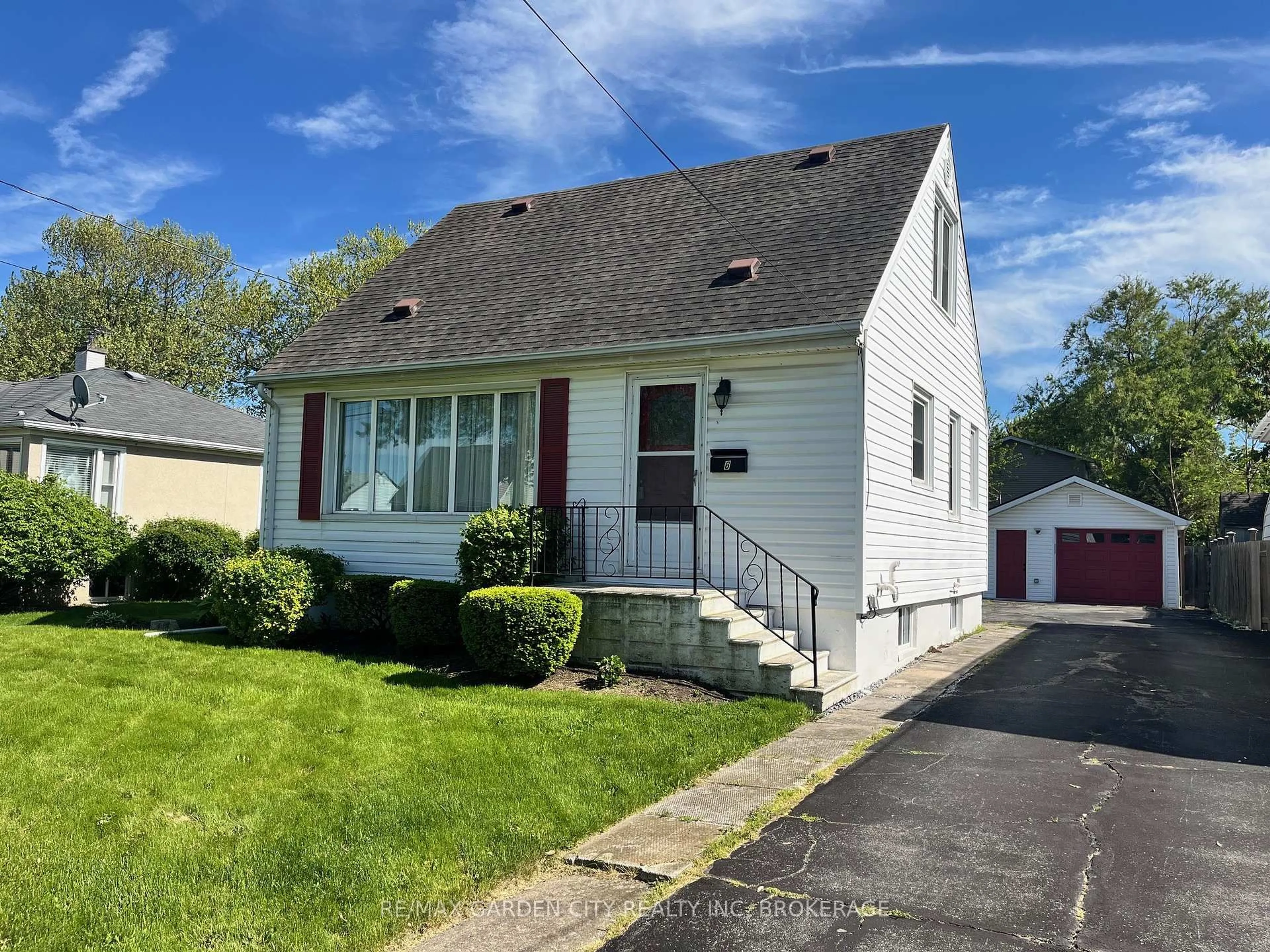 Home with vinyl exterior material, street for 6 Admiral Rd, St. Catharines Ontario L2P 1G5