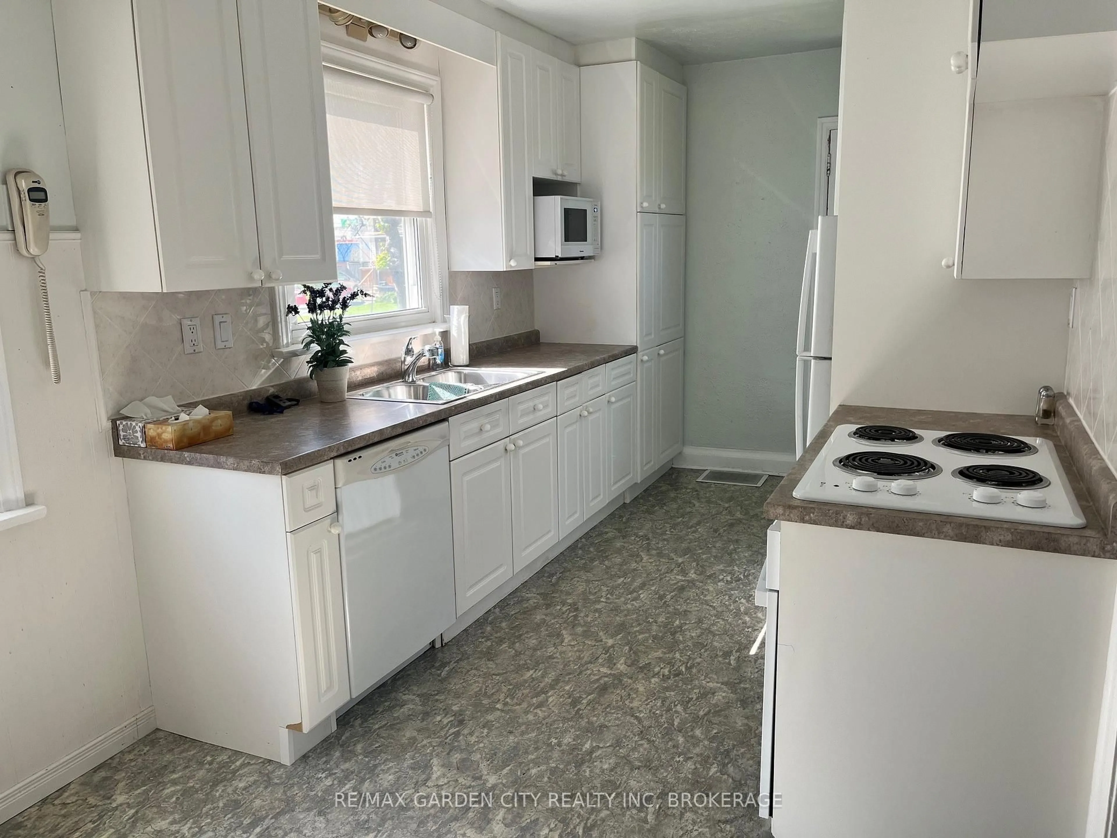 Standard kitchen, unknown for 6 Admiral Rd, St. Catharines Ontario L2P 1G5