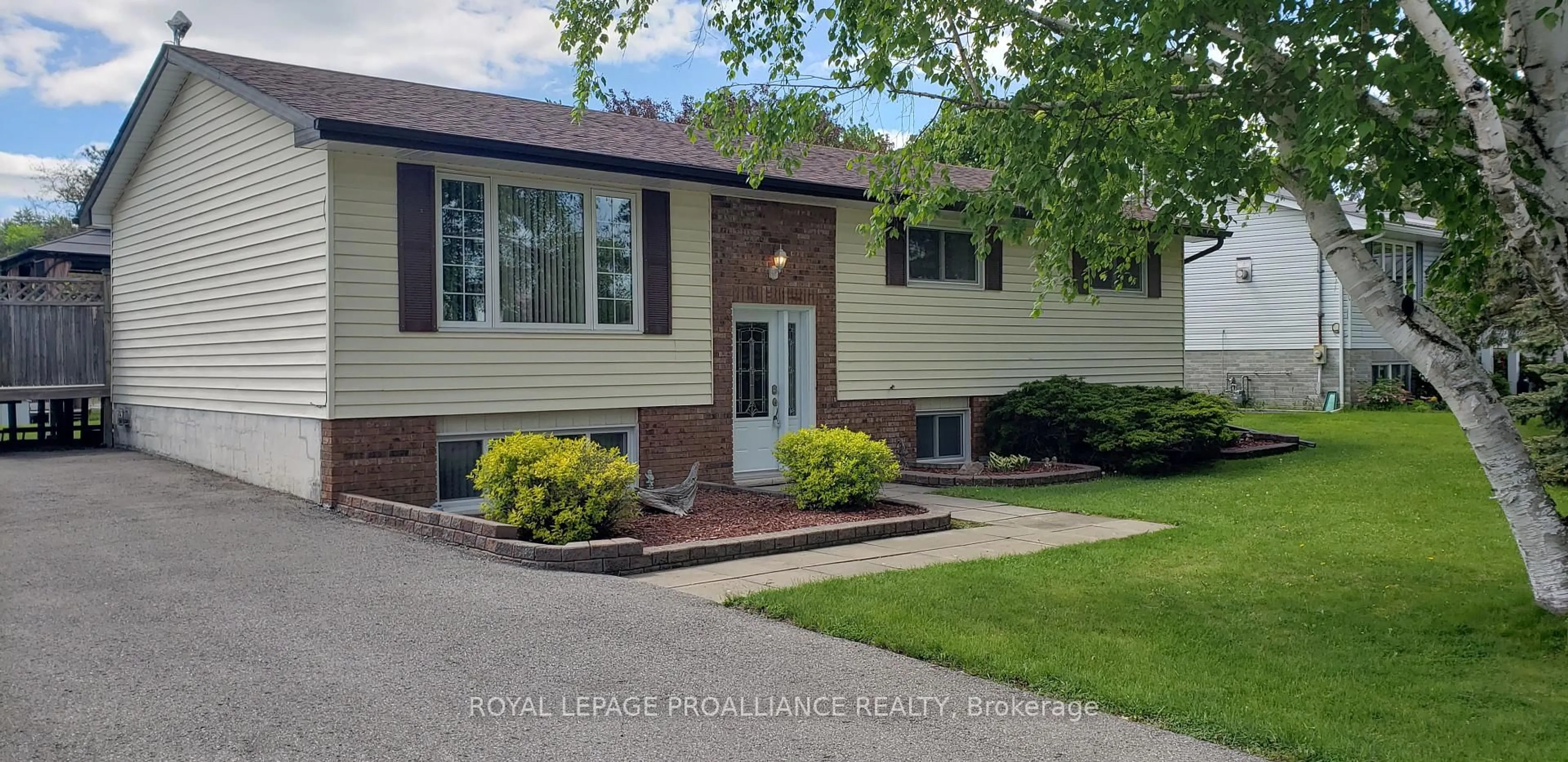 Home with vinyl exterior material, street for 197 Chatterton Valley Cres, Quinte West Ontario K0K 2B0