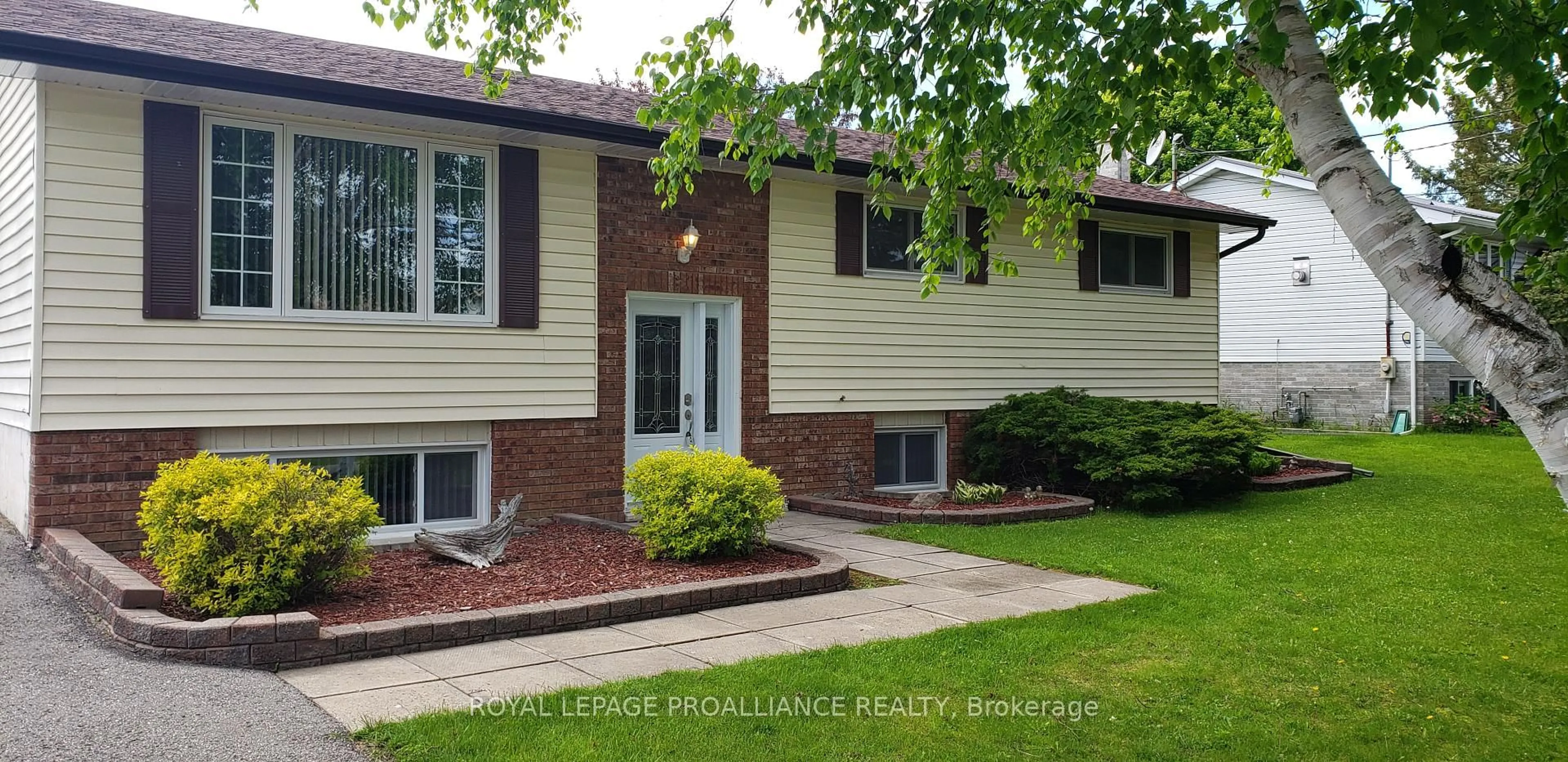 Home with vinyl exterior material, street for 197 Chatterton Valley Cres, Quinte West Ontario K0K 2B0