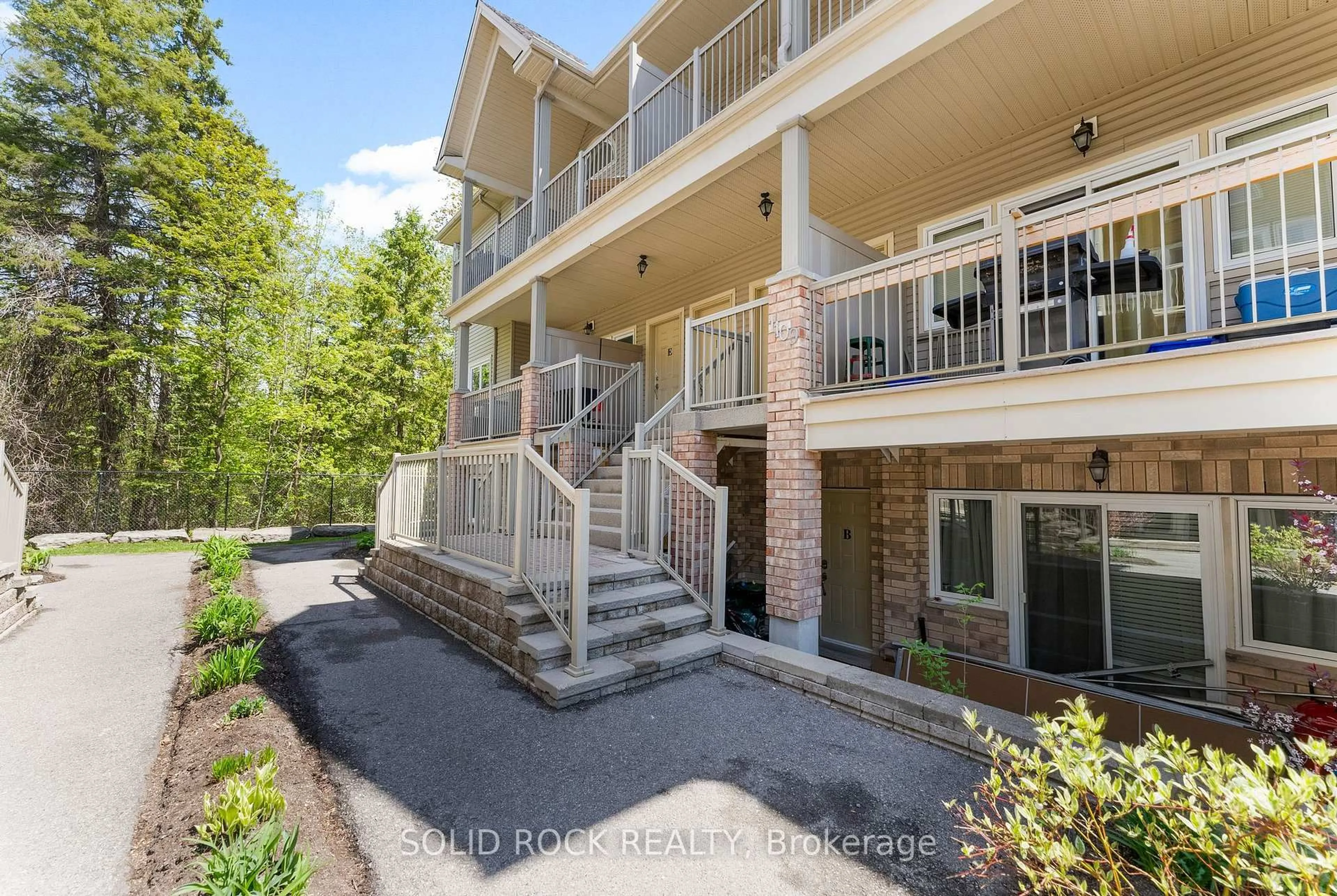 A pic from outside/outdoor area/front of a property/back of a property/a pic from drone, unknown for 1109 STITTSVILLE MAIN St #I, Ottawa Ontario K2S 0C6