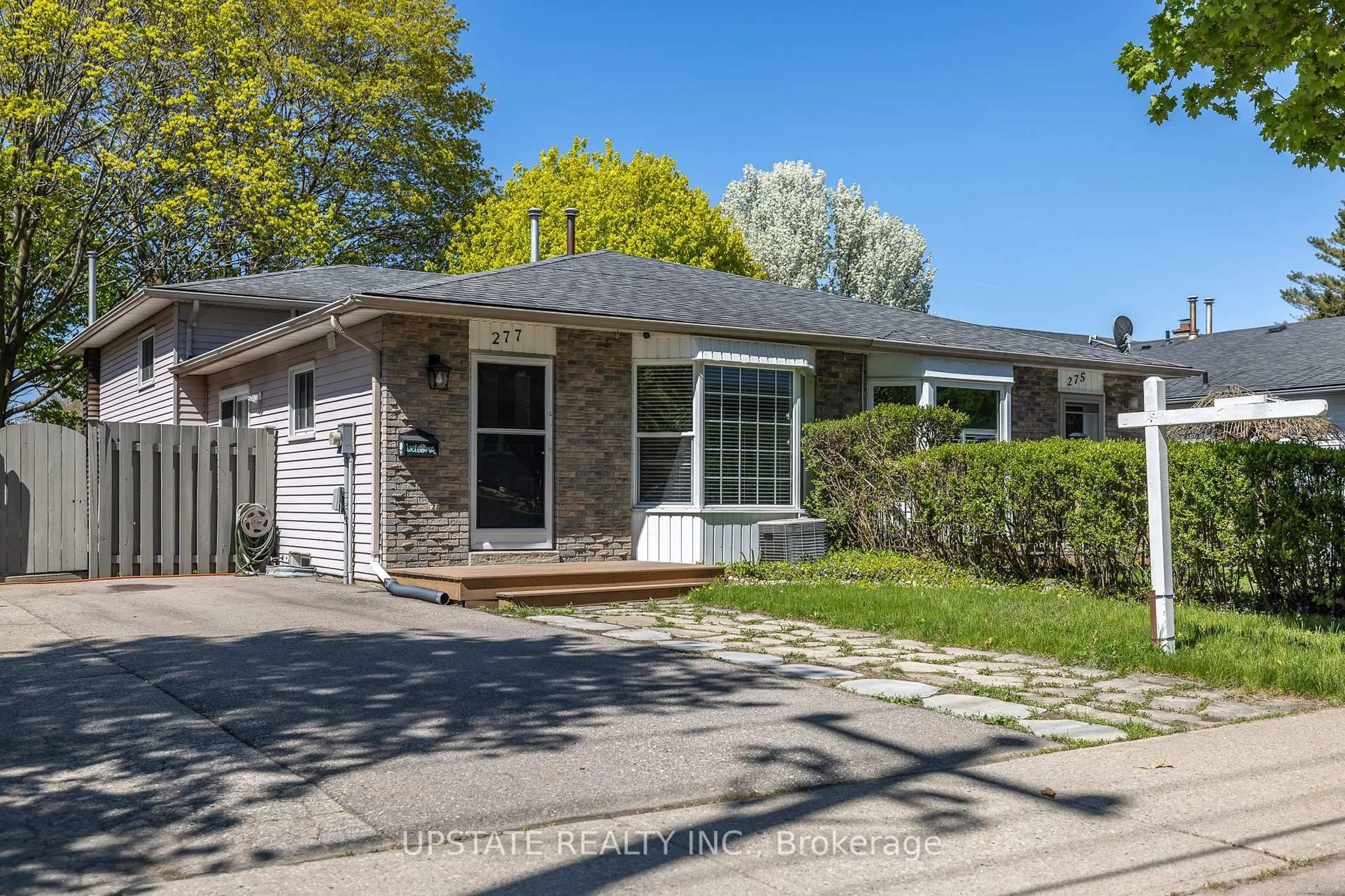 Home with brick exterior material, street for 277 Heritage Dr, Kitchener Ontario N2B 3A9