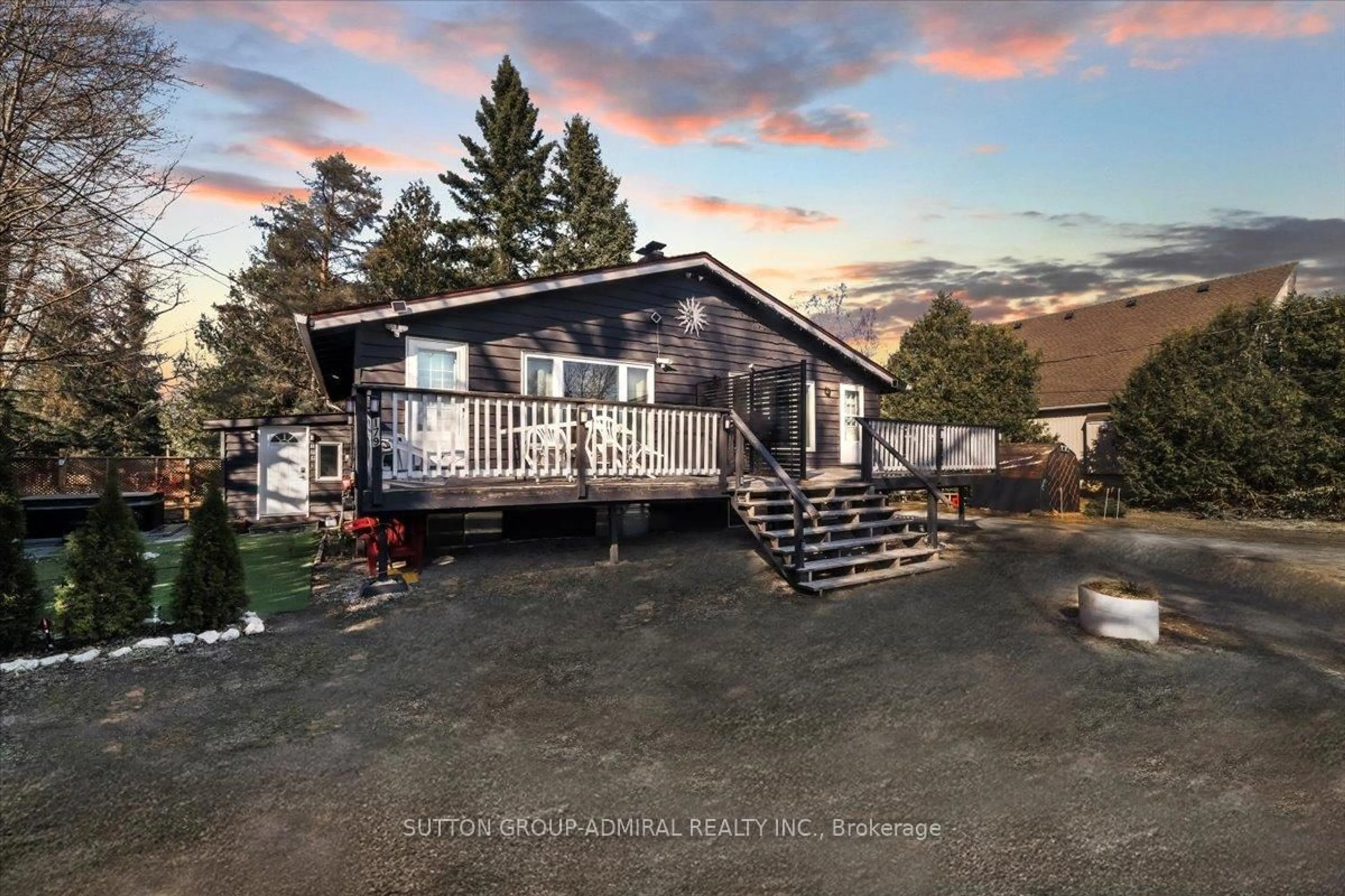 A pic from outside/outdoor area/front of a property/back of a property/a pic from drone, mountain view for 181 Arlberg Cres, Blue Mountains Ontario L9Y 0M1