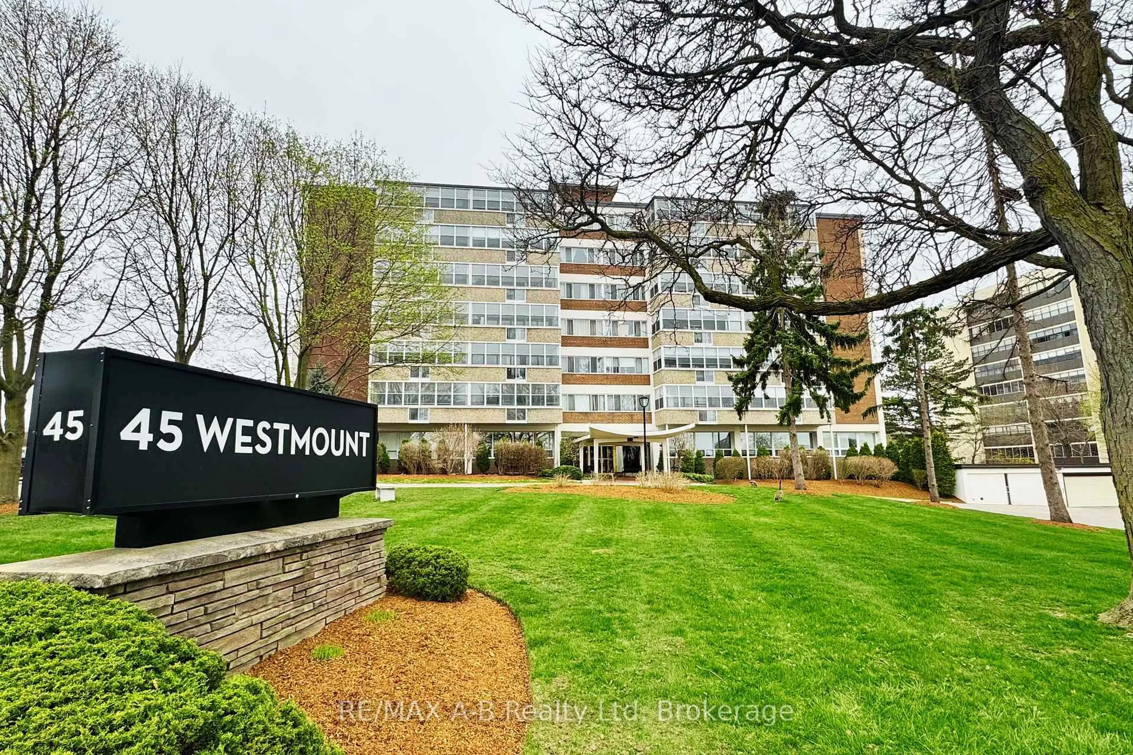 Unknown for 45 Westmount Rd #102, Waterloo Ontario N2L 2R3
