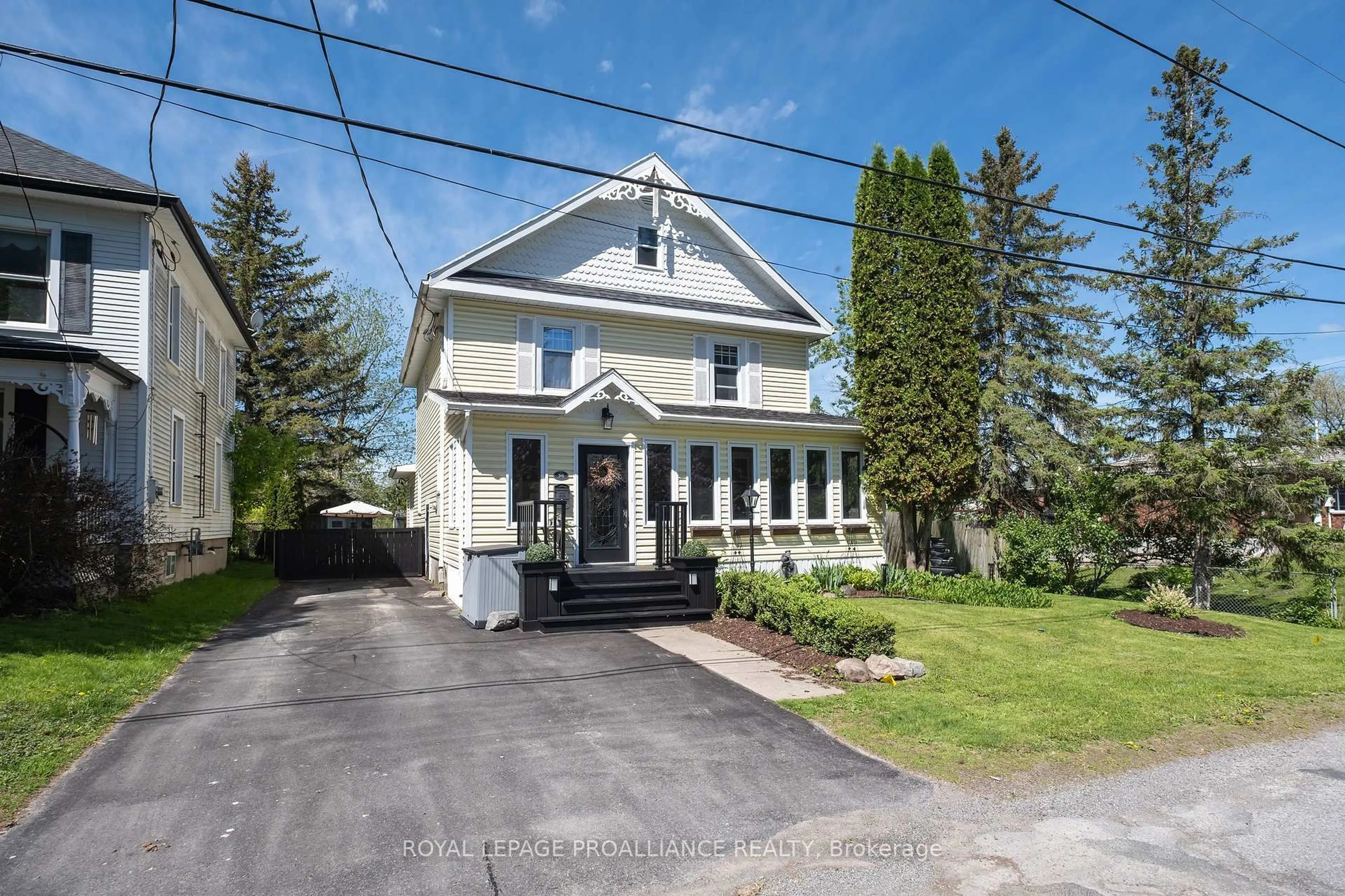 A pic from outside/outdoor area/front of a property/back of a property/a pic from drone, street for 36 John St, Stirling Ontario K0K 3E0