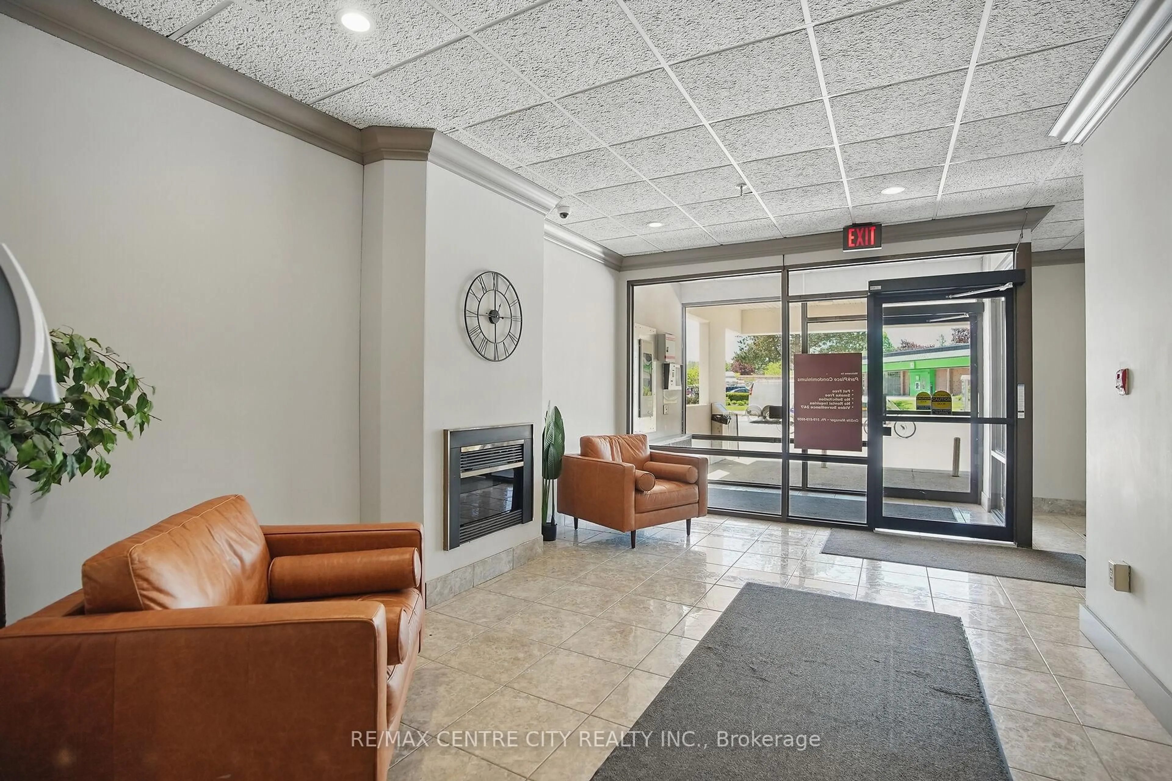 Lobby for 1255 COMMISSIONERS Rd #703, London South Ontario N6K 3N5