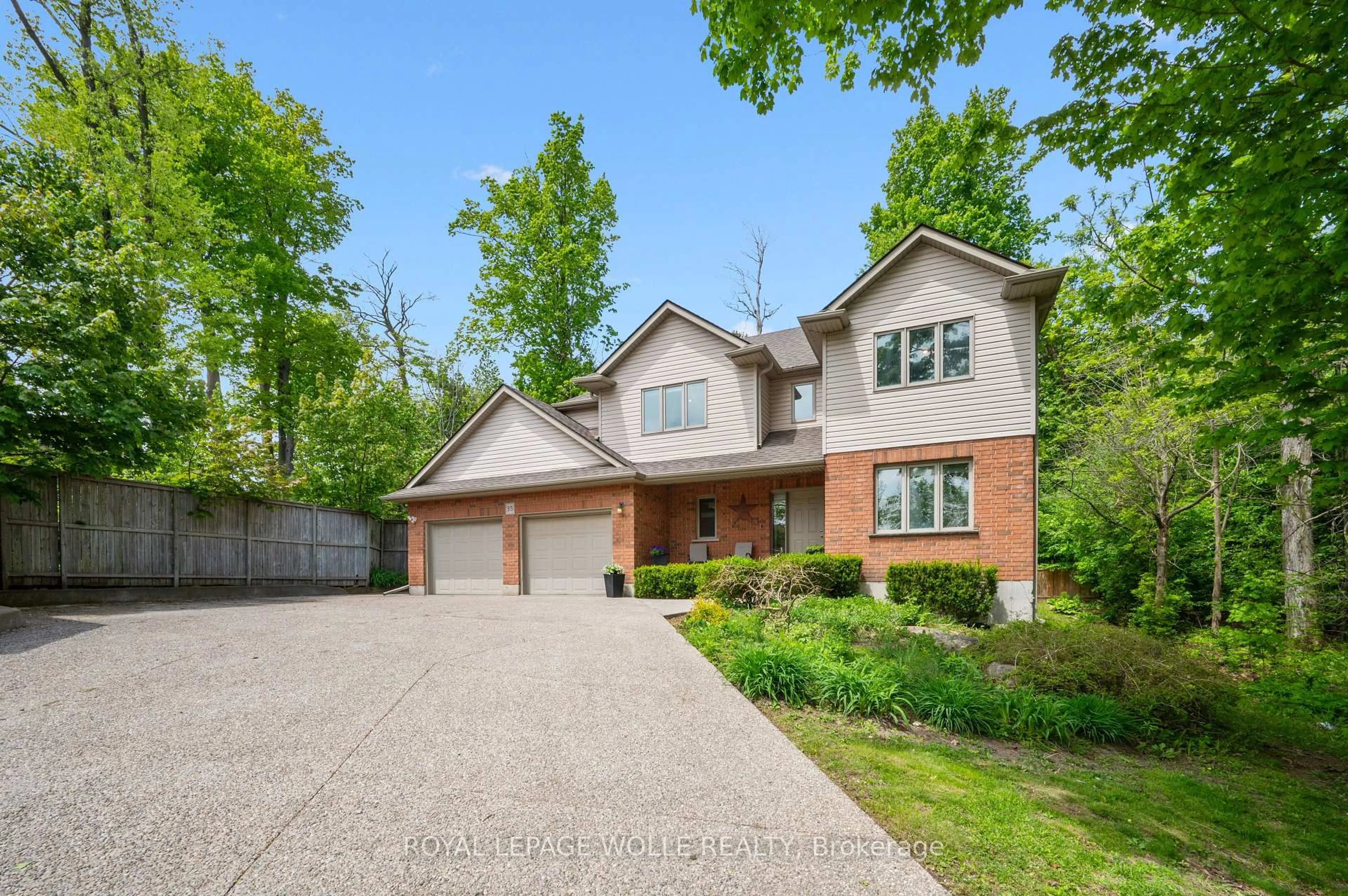 Home with brick exterior material, street for 35 Dayman Crt, Kitchener Ontario N2M 3A1