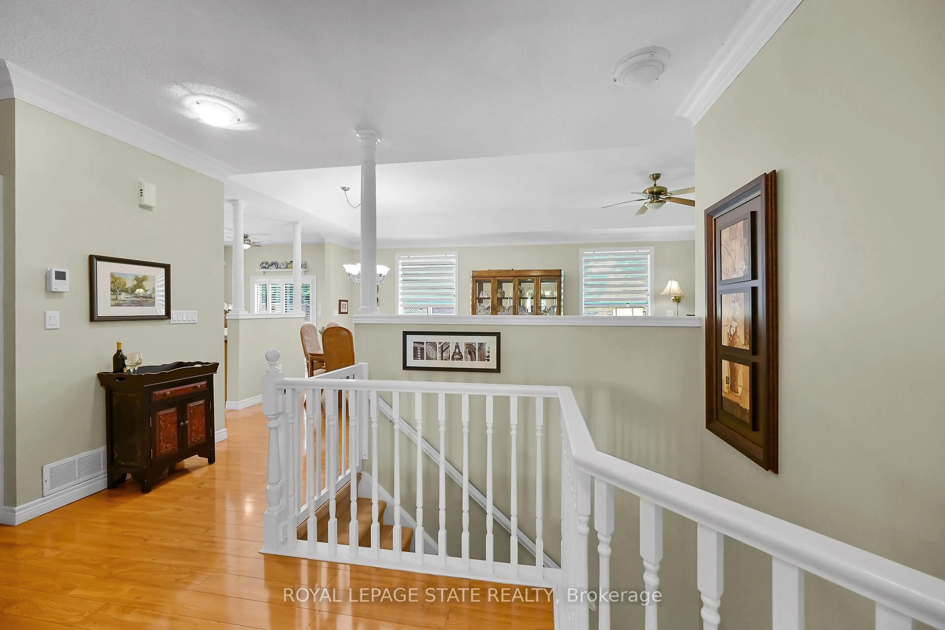 Indoor foyer for 95 Northernbreeze St, Hamilton Ontario L0R 1W0