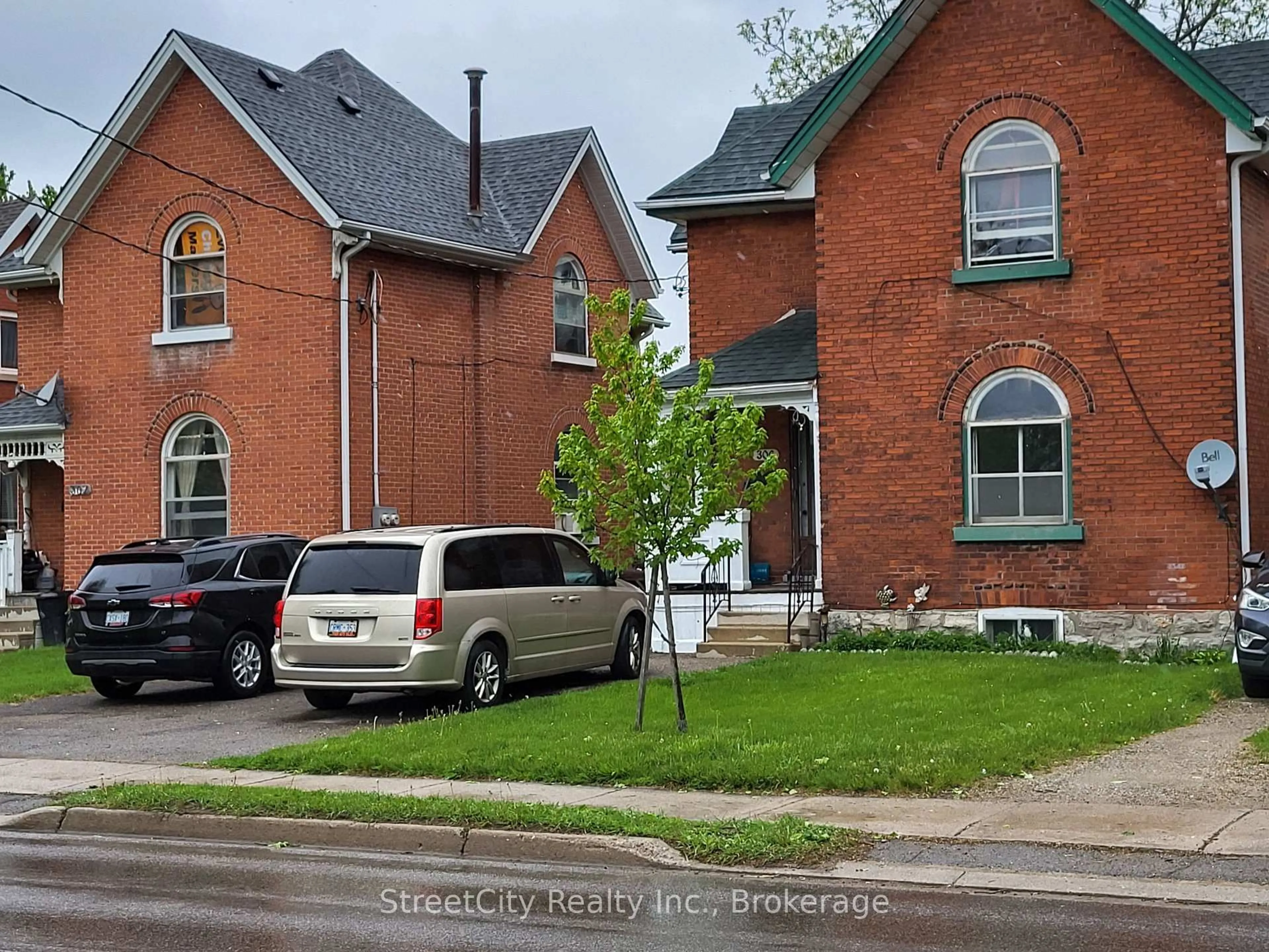 A pic from outside/outdoor area/front of a property/back of a property/a pic from drone, street for 306 Douro St, Stratford Ontario N5A 3S5